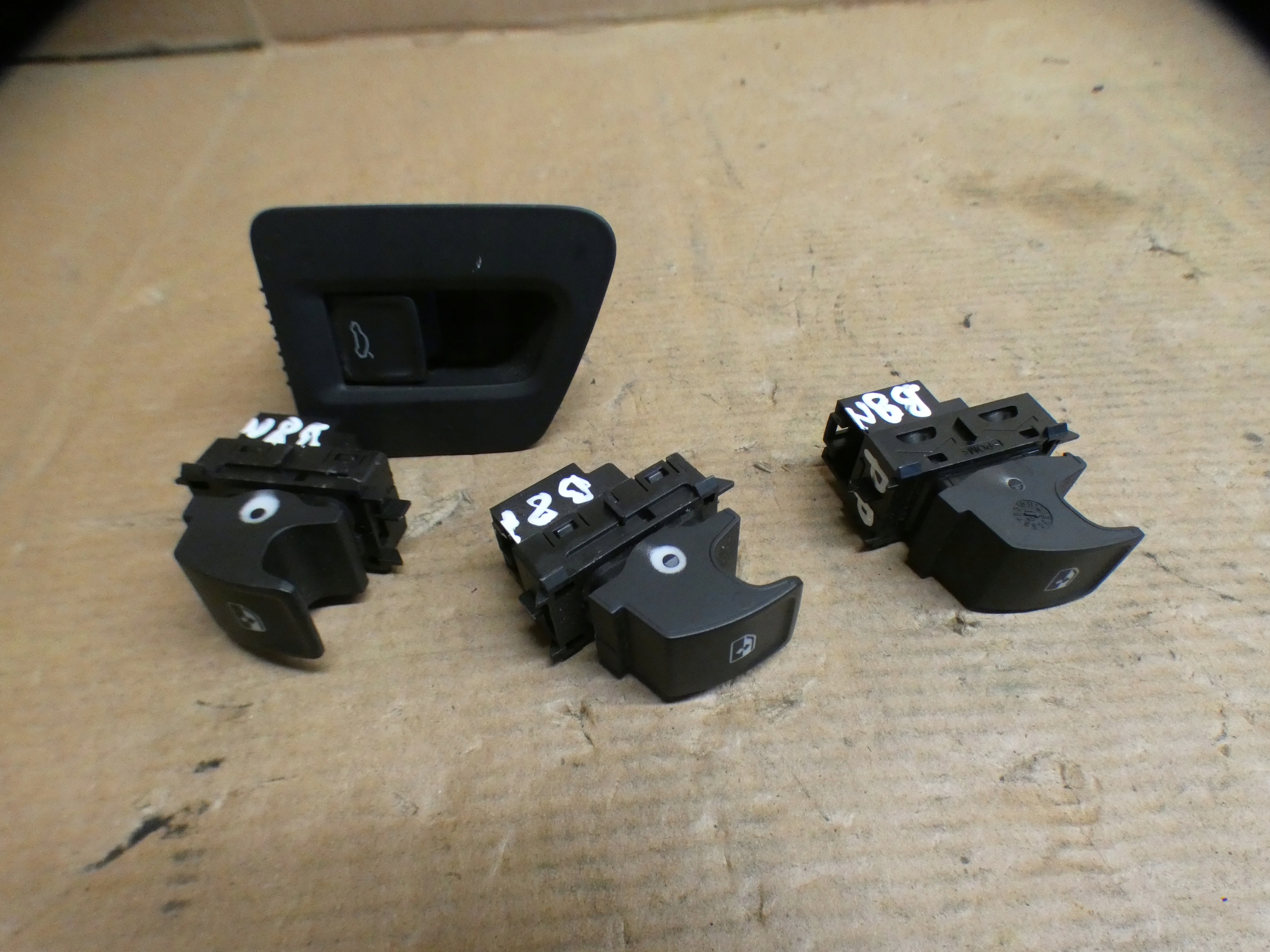 switch PODNOSNIKA windows VW GOLF VII CI51195 MAGNETI MARELLI