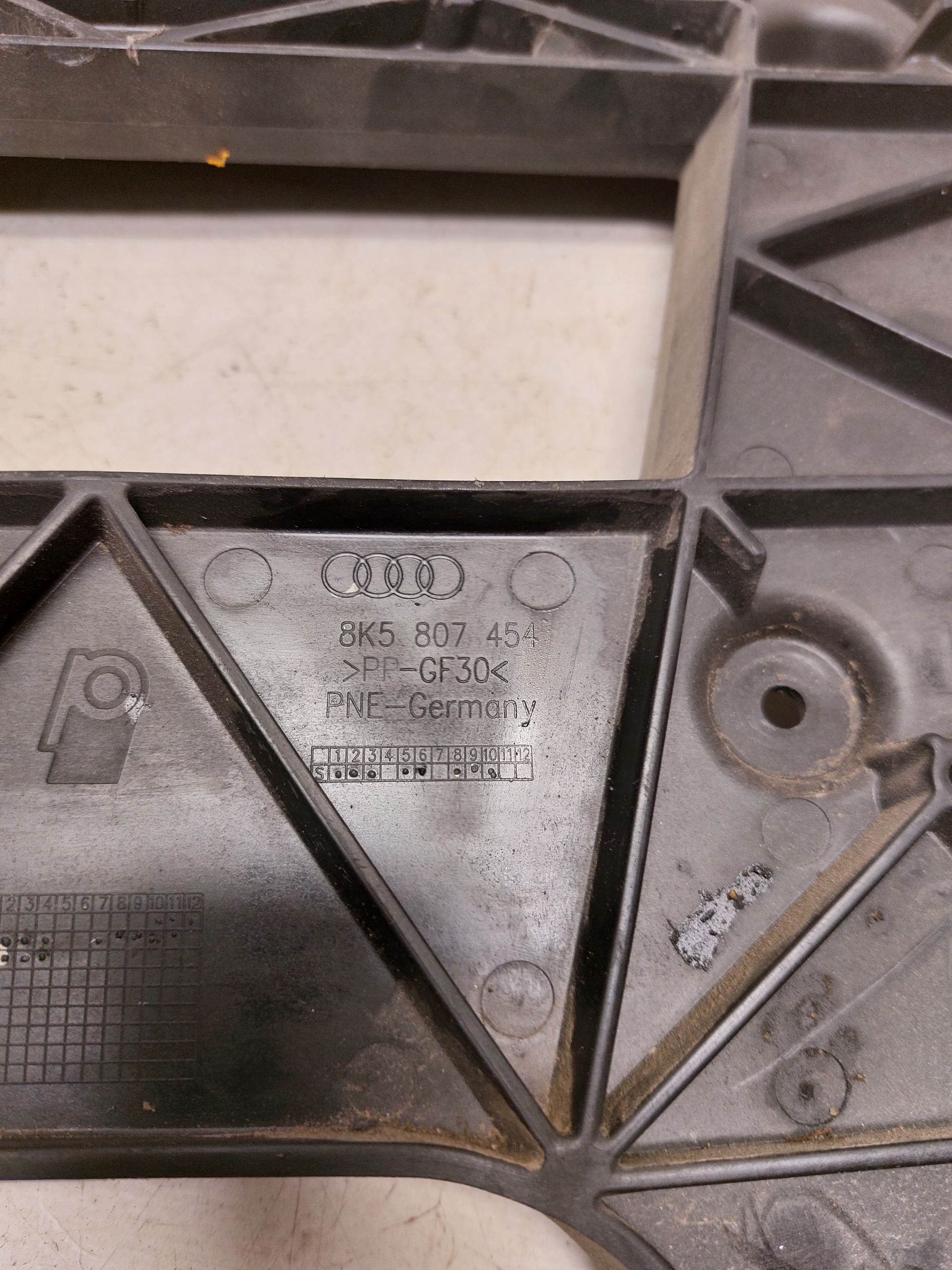 Support montage pare-chocs Droite Arrière AUDI A4 B8 Berline