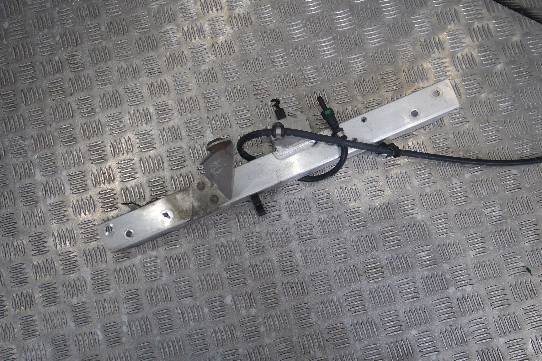 КРОНШТЕЙН ПРАВЫЙ LAMBORGHINI HURACAN 4T8814202D