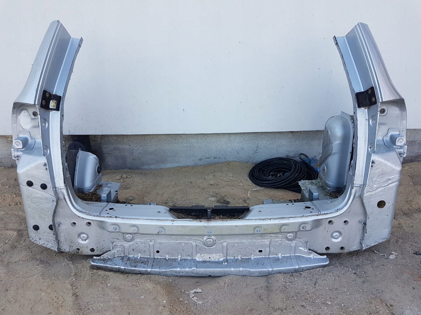 PAS TYŁ TYLNY WANNA ĆWIARTKA VW TOUAREG 7L 02-