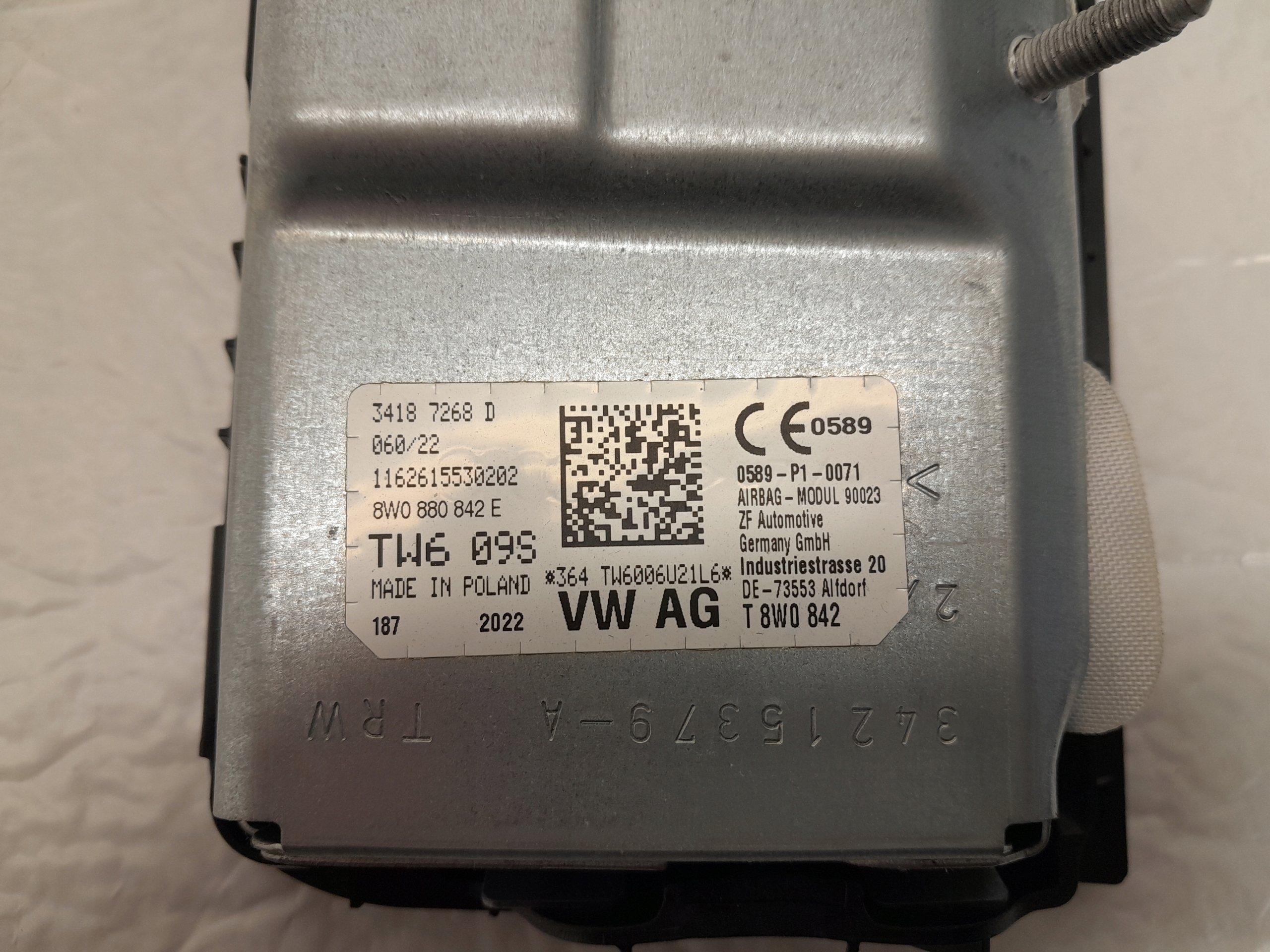 AUDI A4 B9 LIFT pravá kolenny airbag spolujezdce 8W0880842E