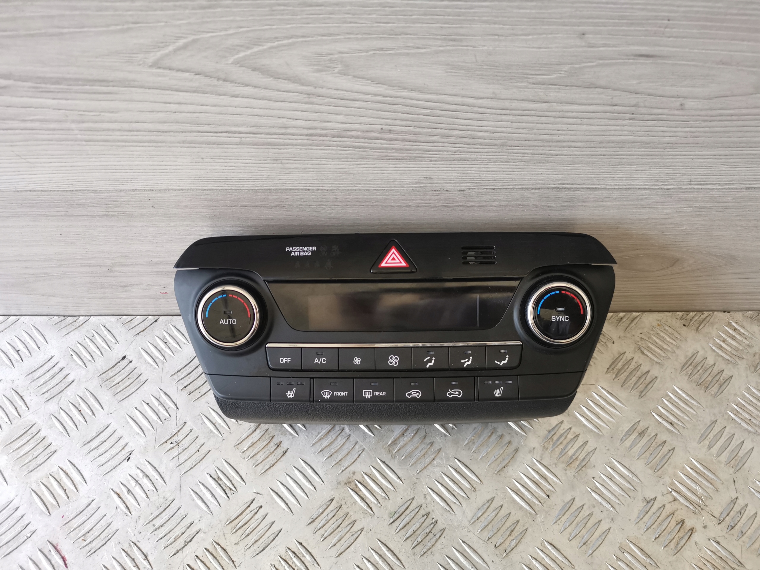 HYUNDAI TUCSON II 15- PANEL KLIMATYZACJI GRZANE FOTELE