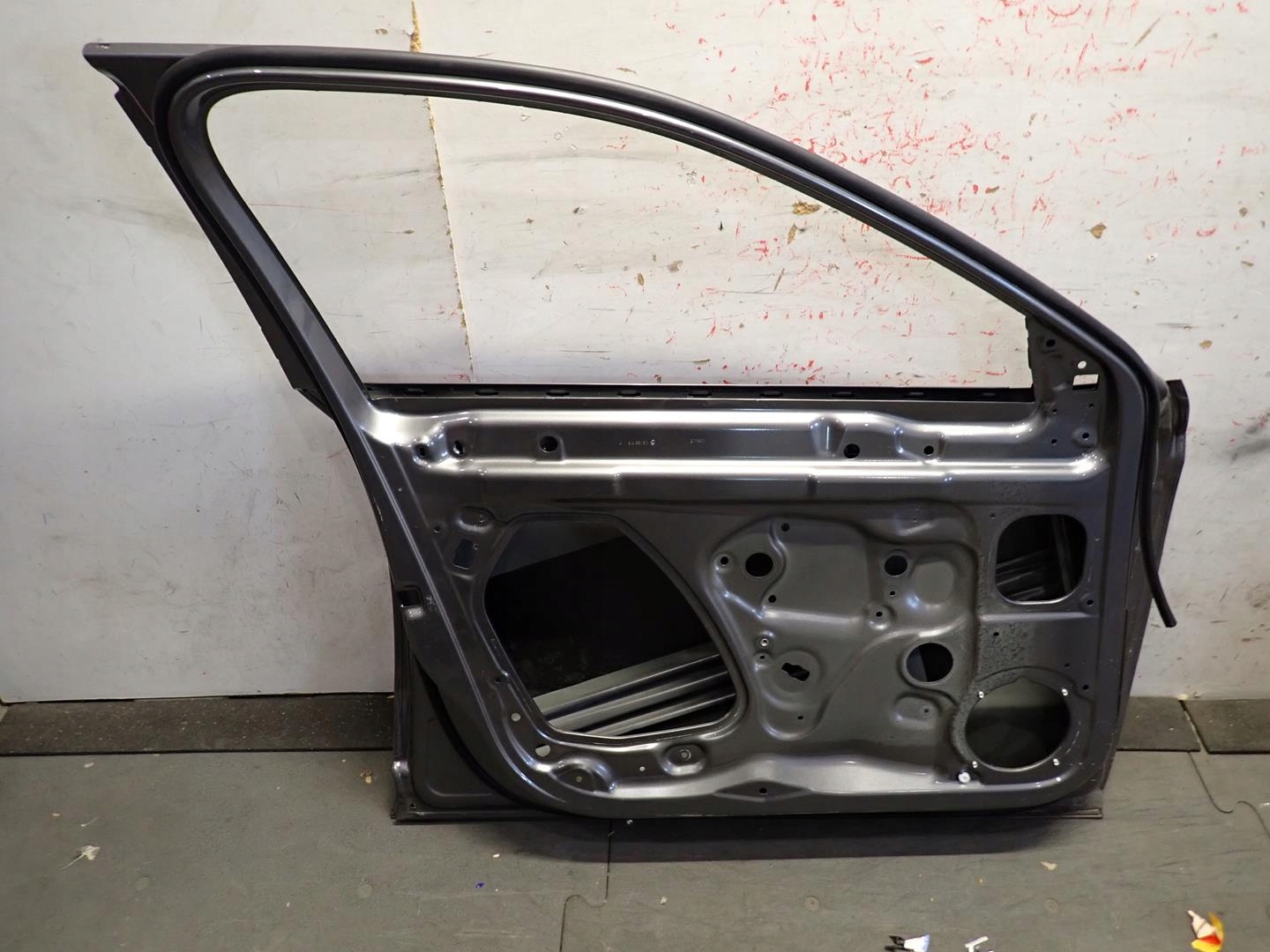 door front front left SKODA SUPERB III 2015- 3V0831311