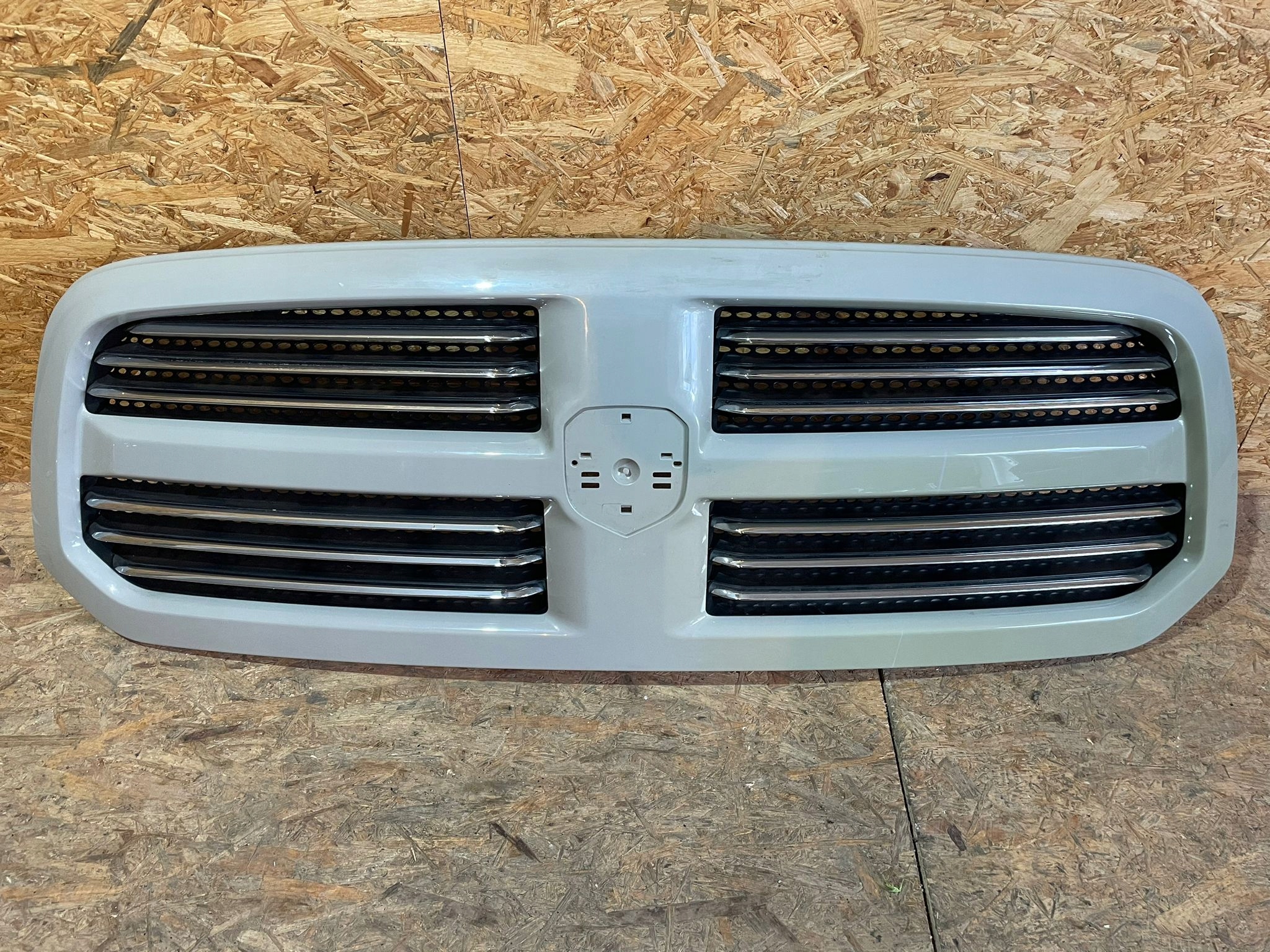 Dodge RAM 1500 atrapa grill 2013- ** NOWY ORYGINAŁ
