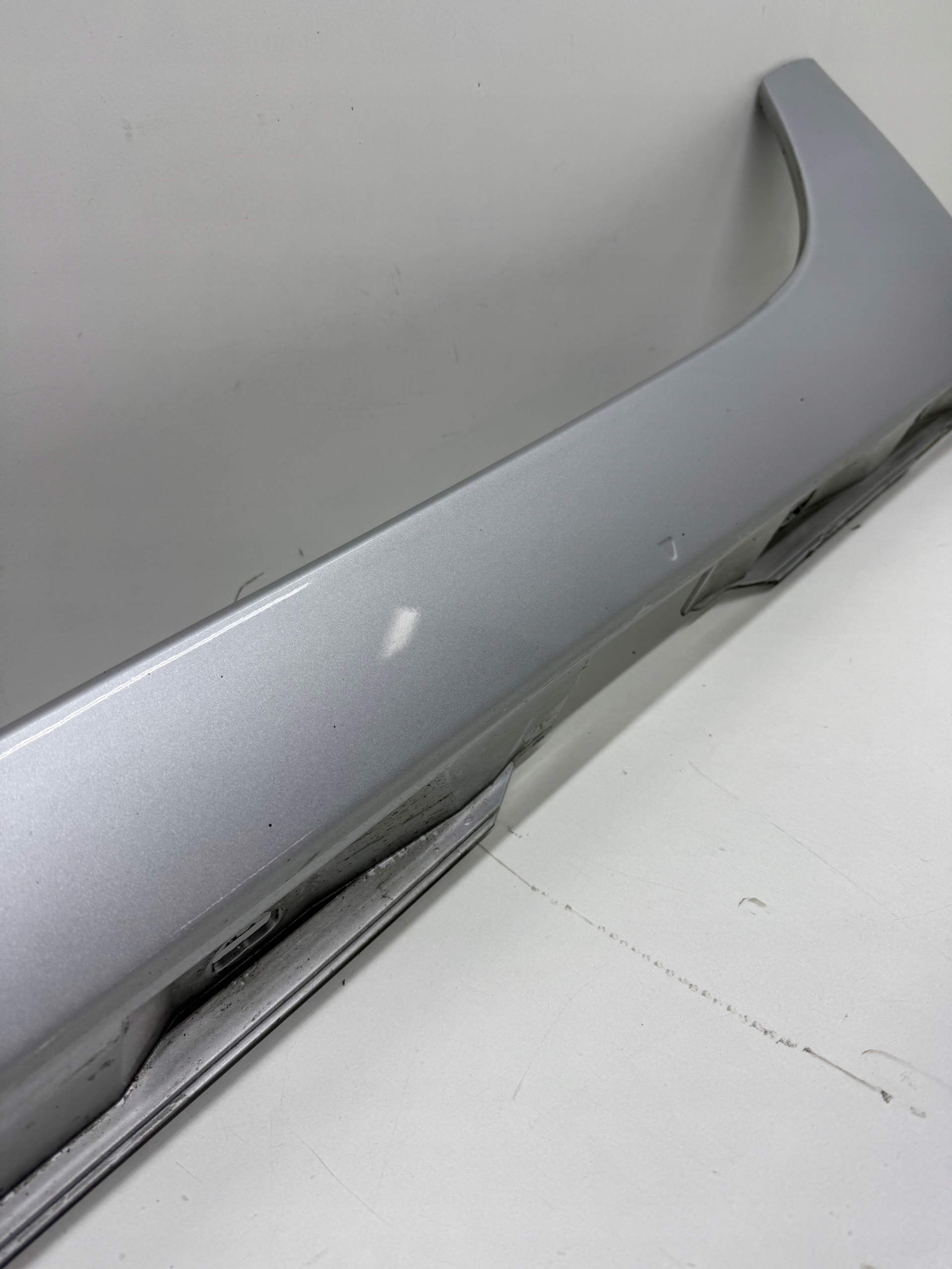 AUDI A6 C7 moulding cap of the threshold threshold left colour LX7W SREBRNA