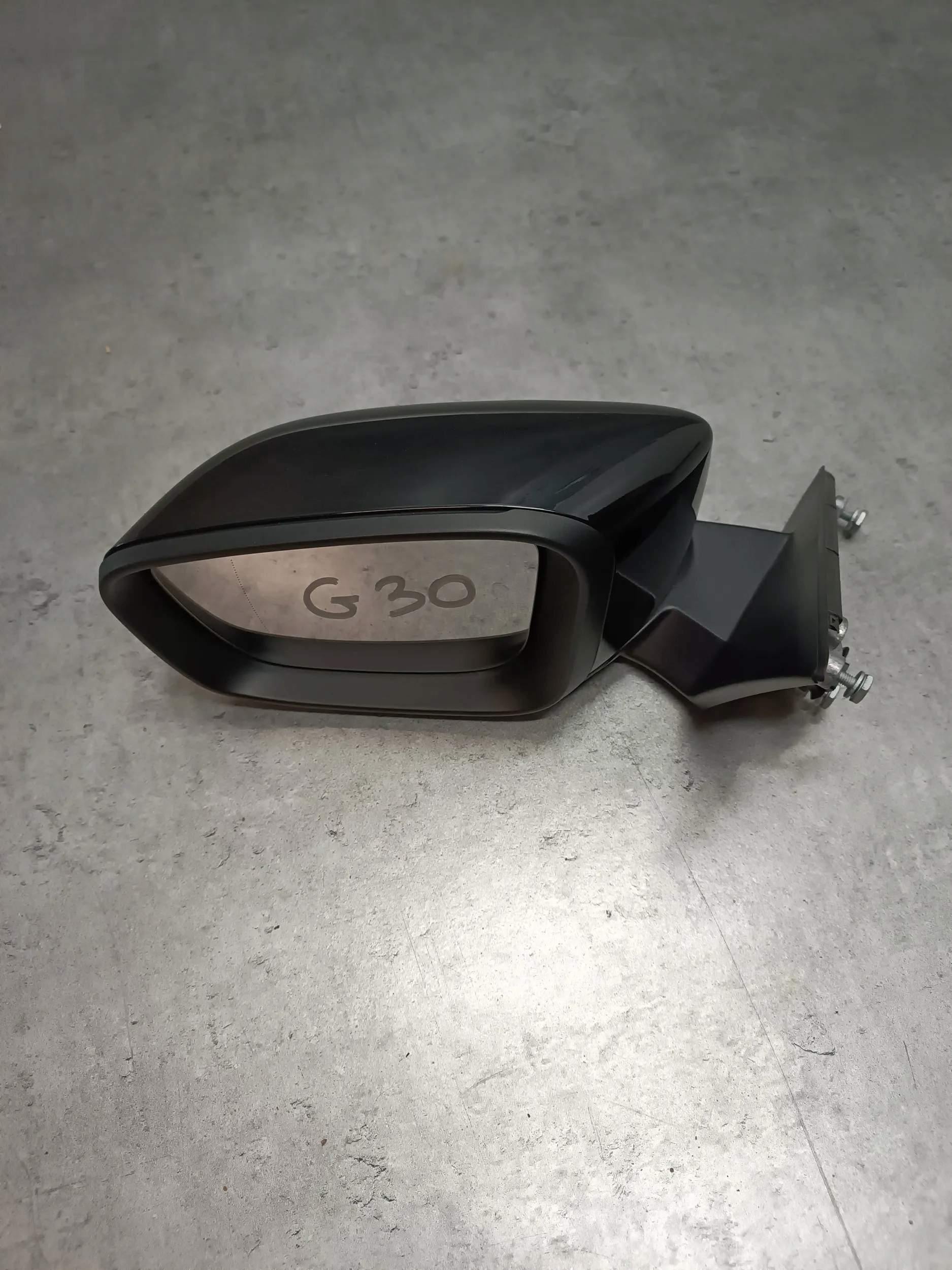 BMW 5 G30 G31 LUSTERKO LEWE KOL.475 6PIN