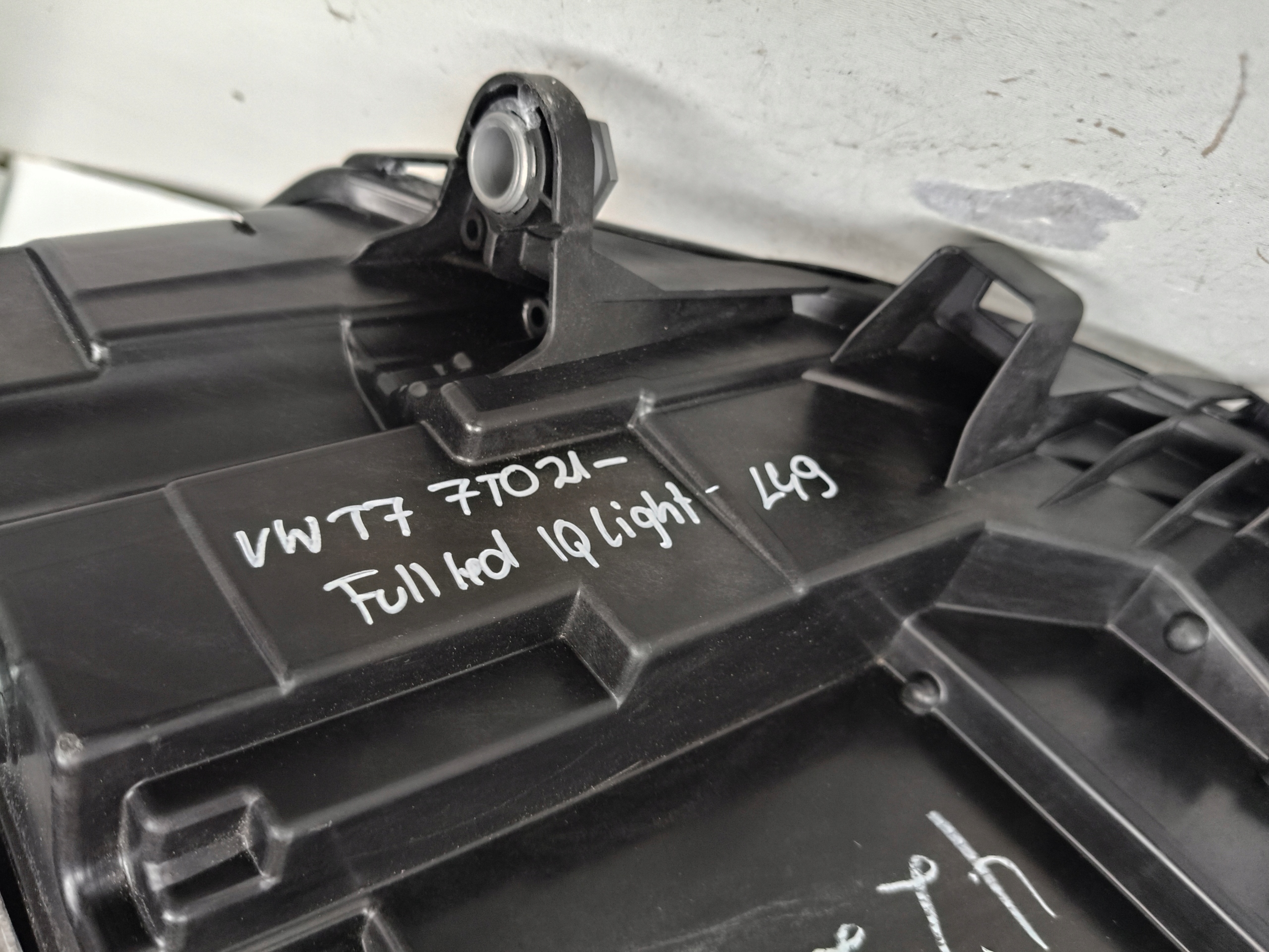 light right REFLEKTOR VW T7 7T 7T0 21- FULL LED
