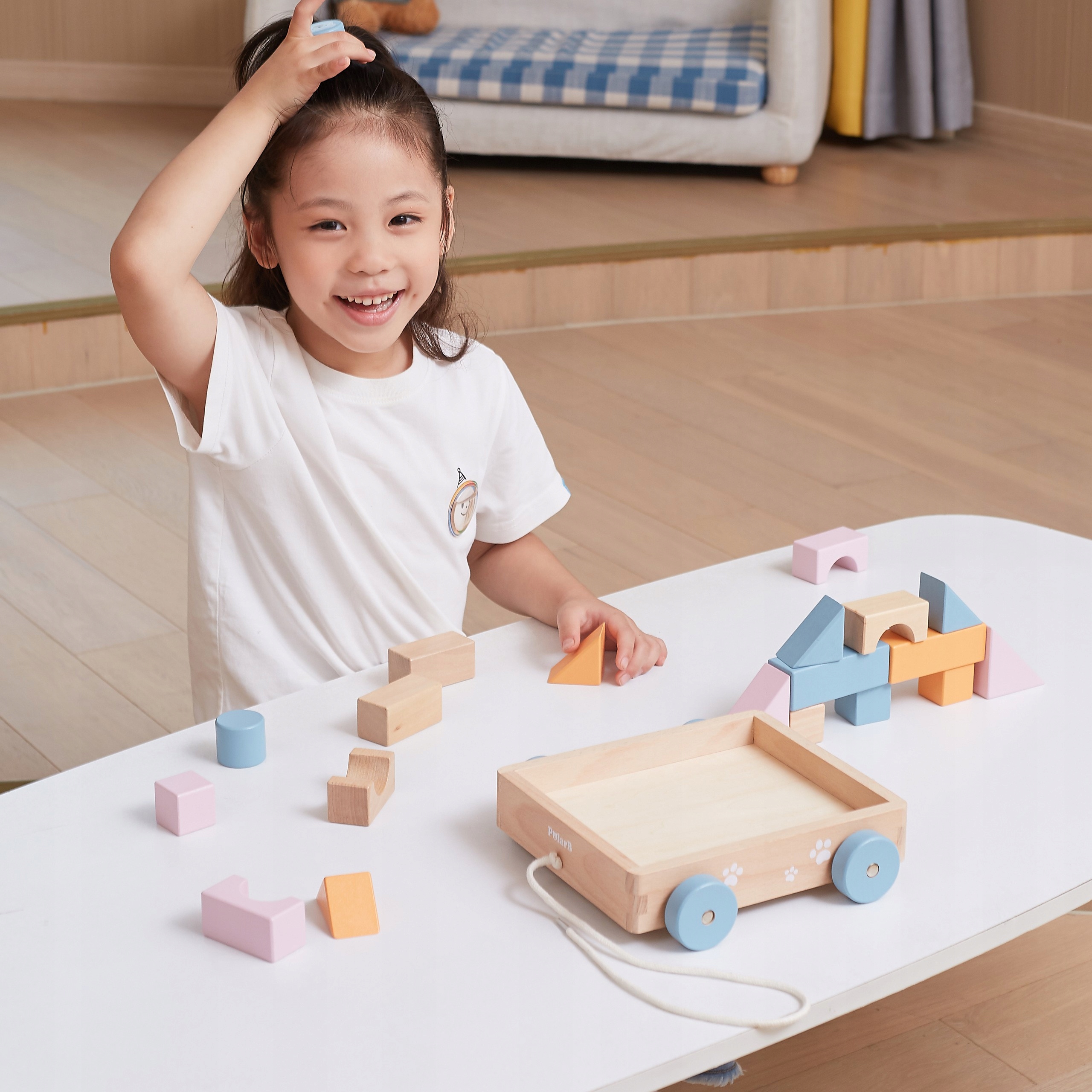 VIGA PolarB ZESTAW DREWNIANYCH KLOCKÓW PASTELOWYCH Z WÓZKIEM DO CIĄGNIĘCIA Liczba elementów 20 szt.