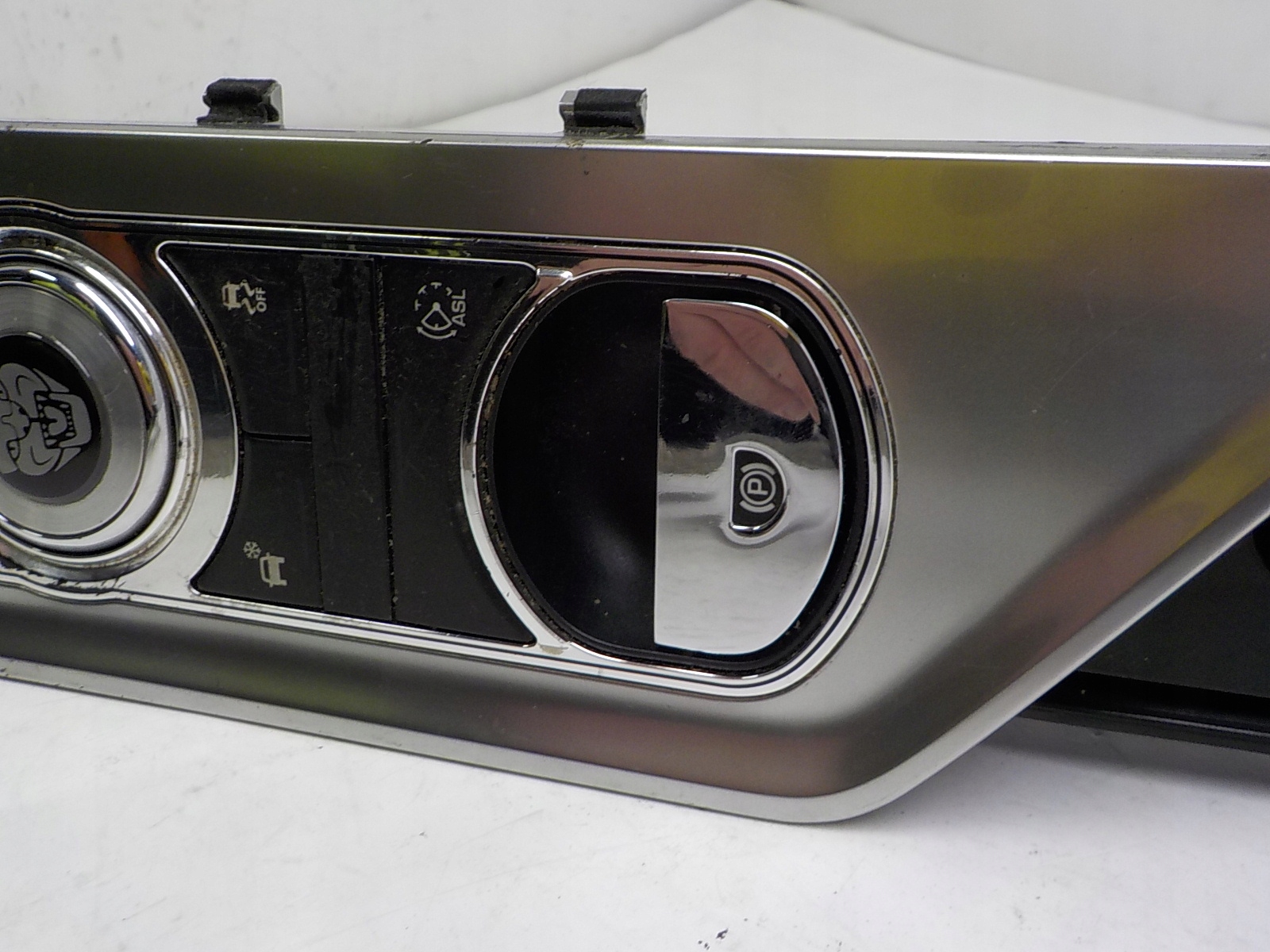 JAGUAR XF trim PANEL changes of the gear switch