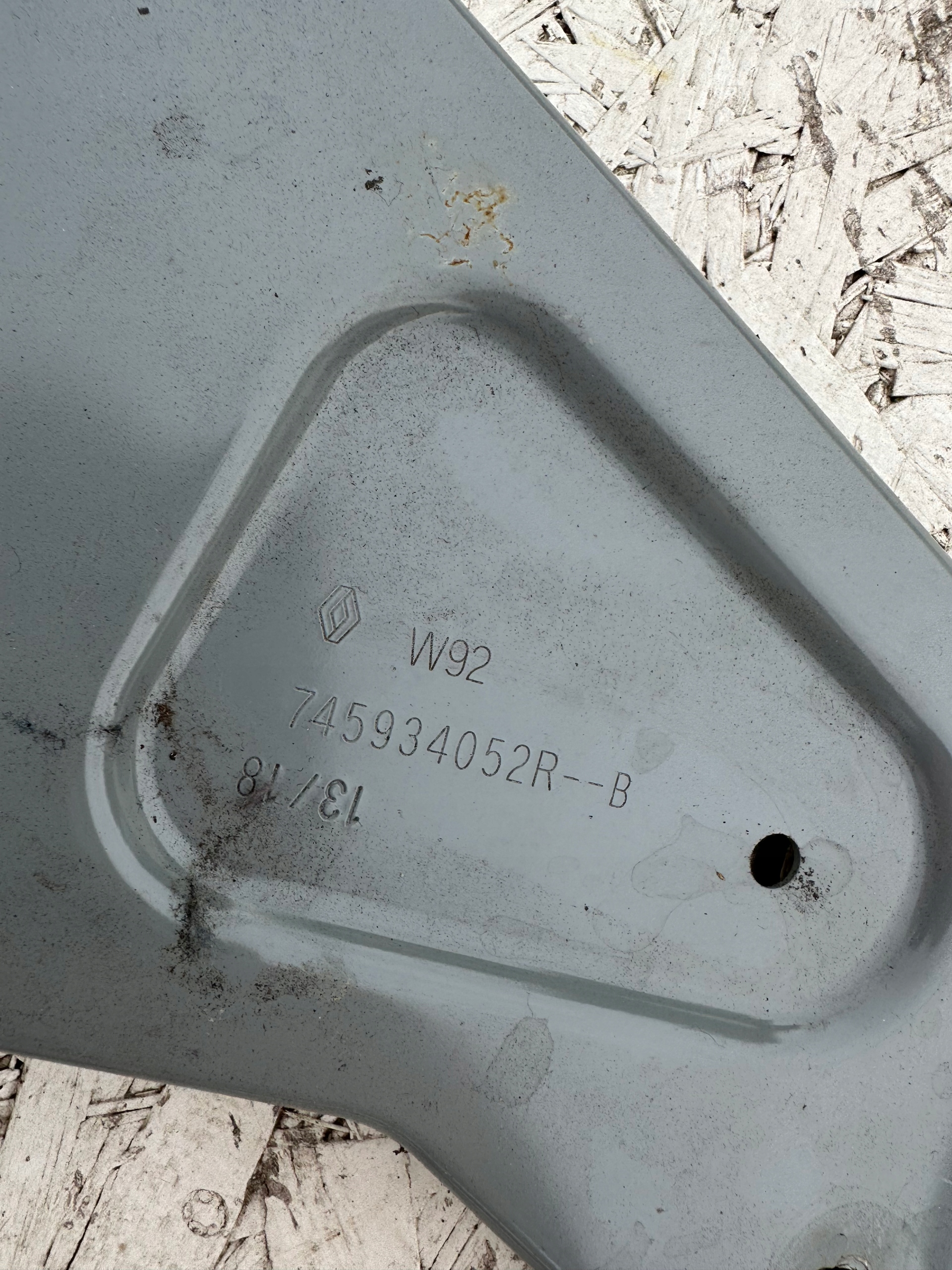 ESPACE V WINDA KOŁA ZAPASOWEGO 745934052R Producent części Renault OE