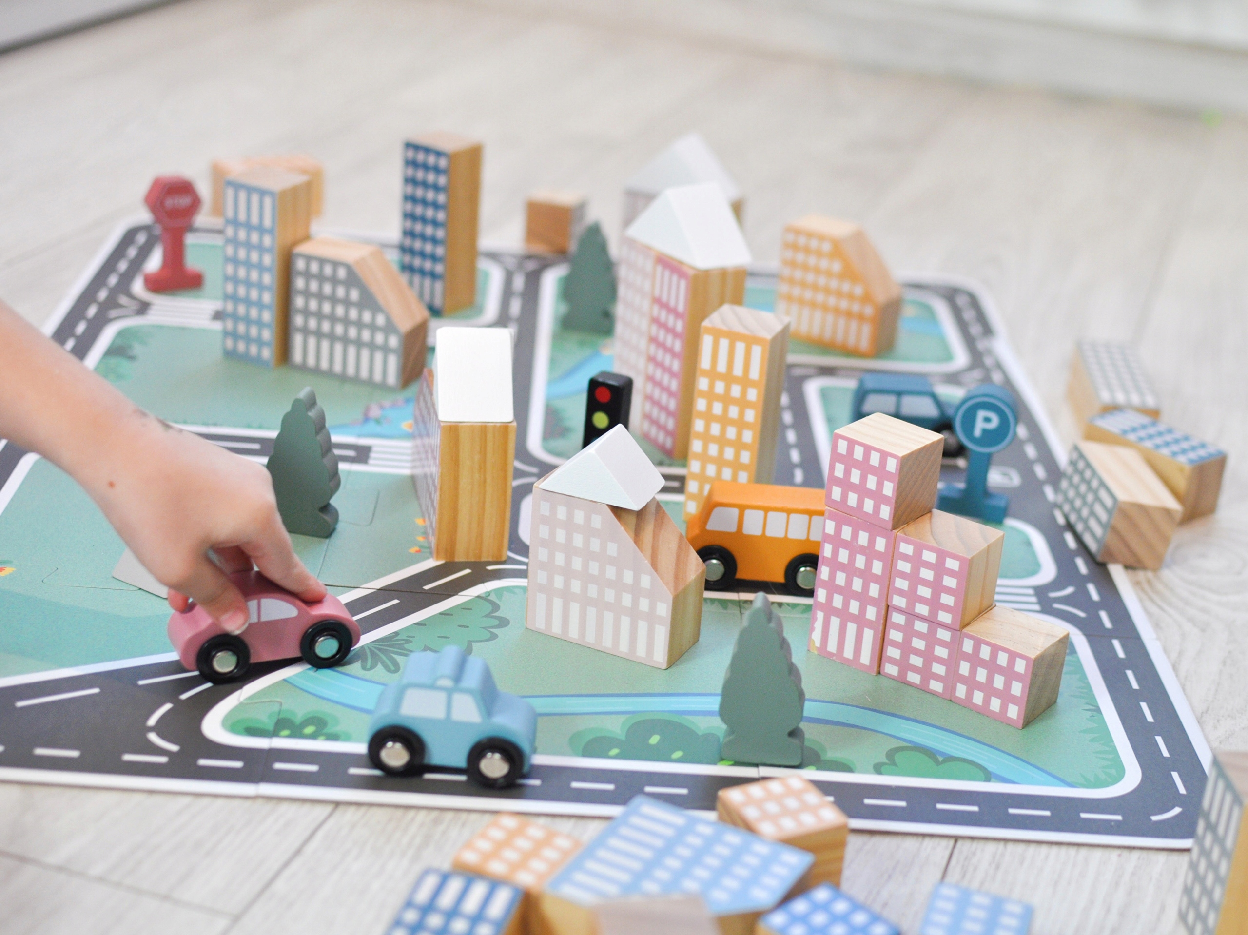 KLOCKI DREWNIANE W WIADERKU SAMOCHODZIKI BUDYNKI MIASTO MAKIETA VIGA POLARB Rodzaj zestaw