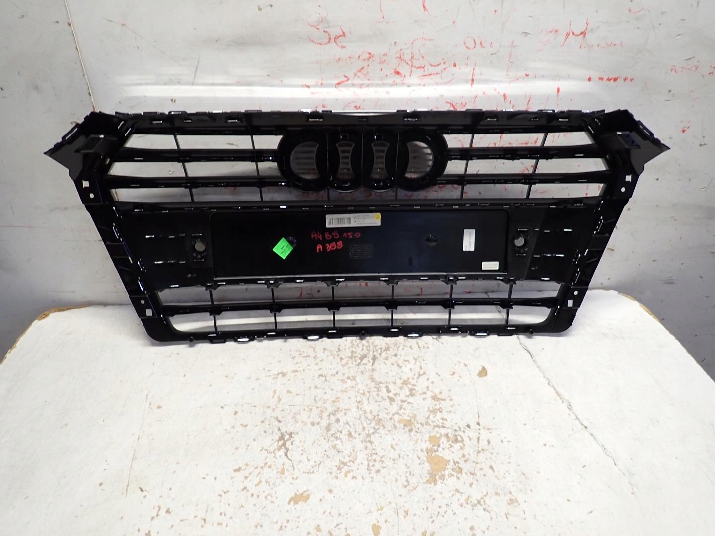 grille AUDI A4 B9 2015- 8W0853651AB