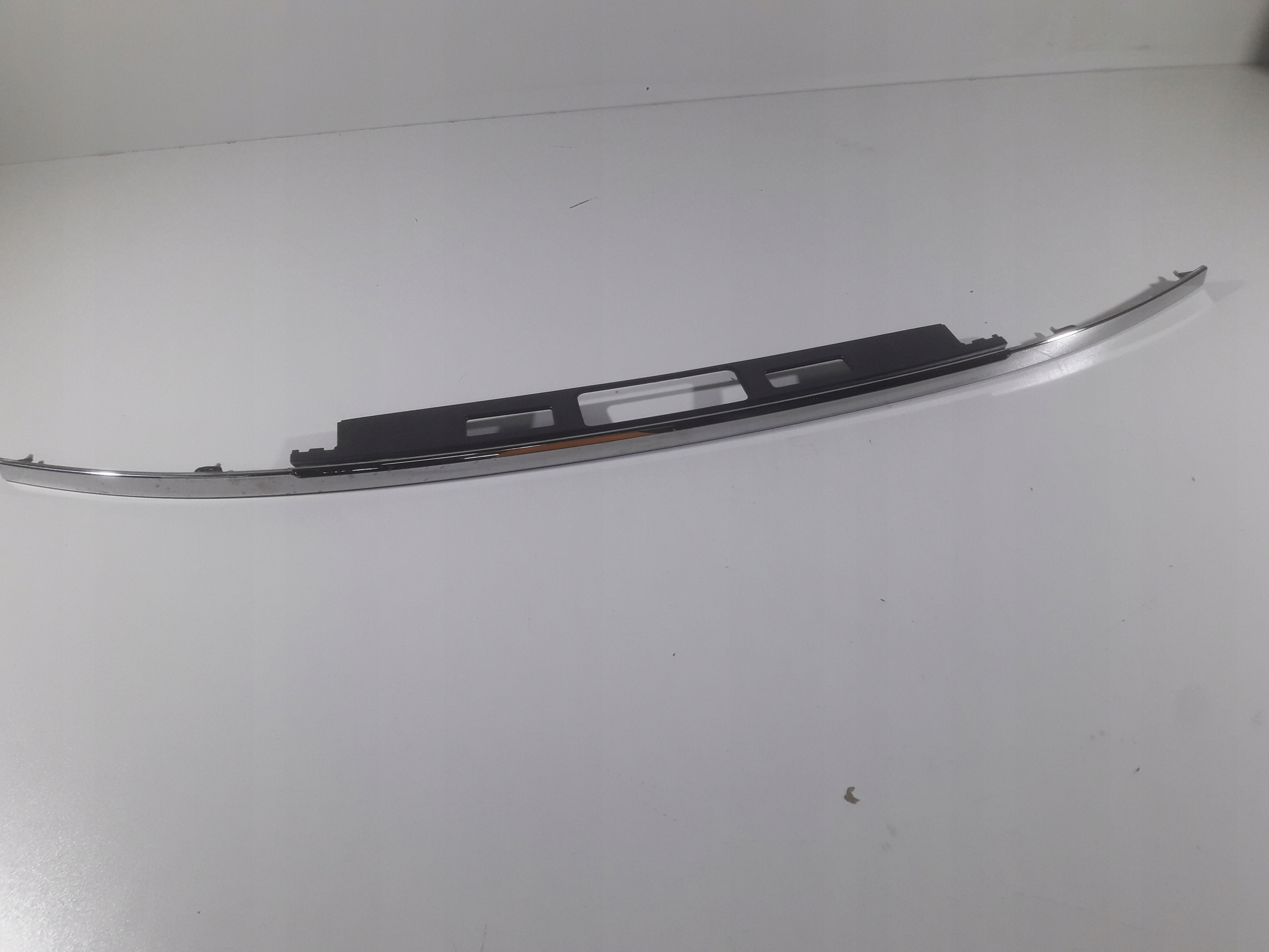 JAGUAR XE X760 15R - накладка крышки багажника