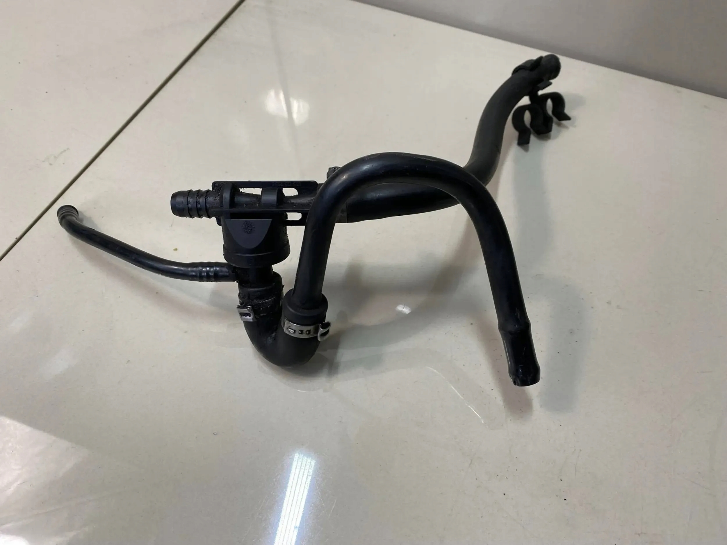 AUDI A4 B6 2.0 ALT ZAWÓR PODCIŚNIENIA PRZEWODY 06B133753C