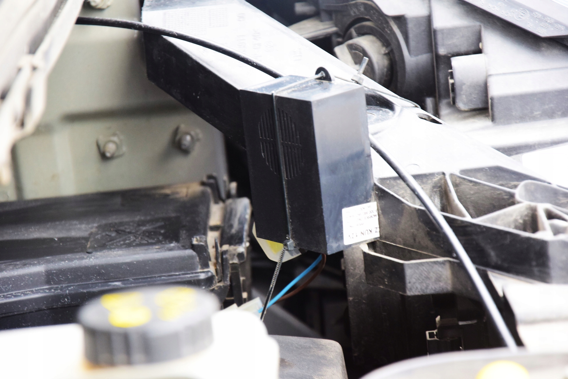 SKUTECZNY ELEKTRONICZNY SAMOCHODOWY ODSTRASZACZ KUN na KUNY GRYZONI MYSZY Numer katalogowy producenta 1022142