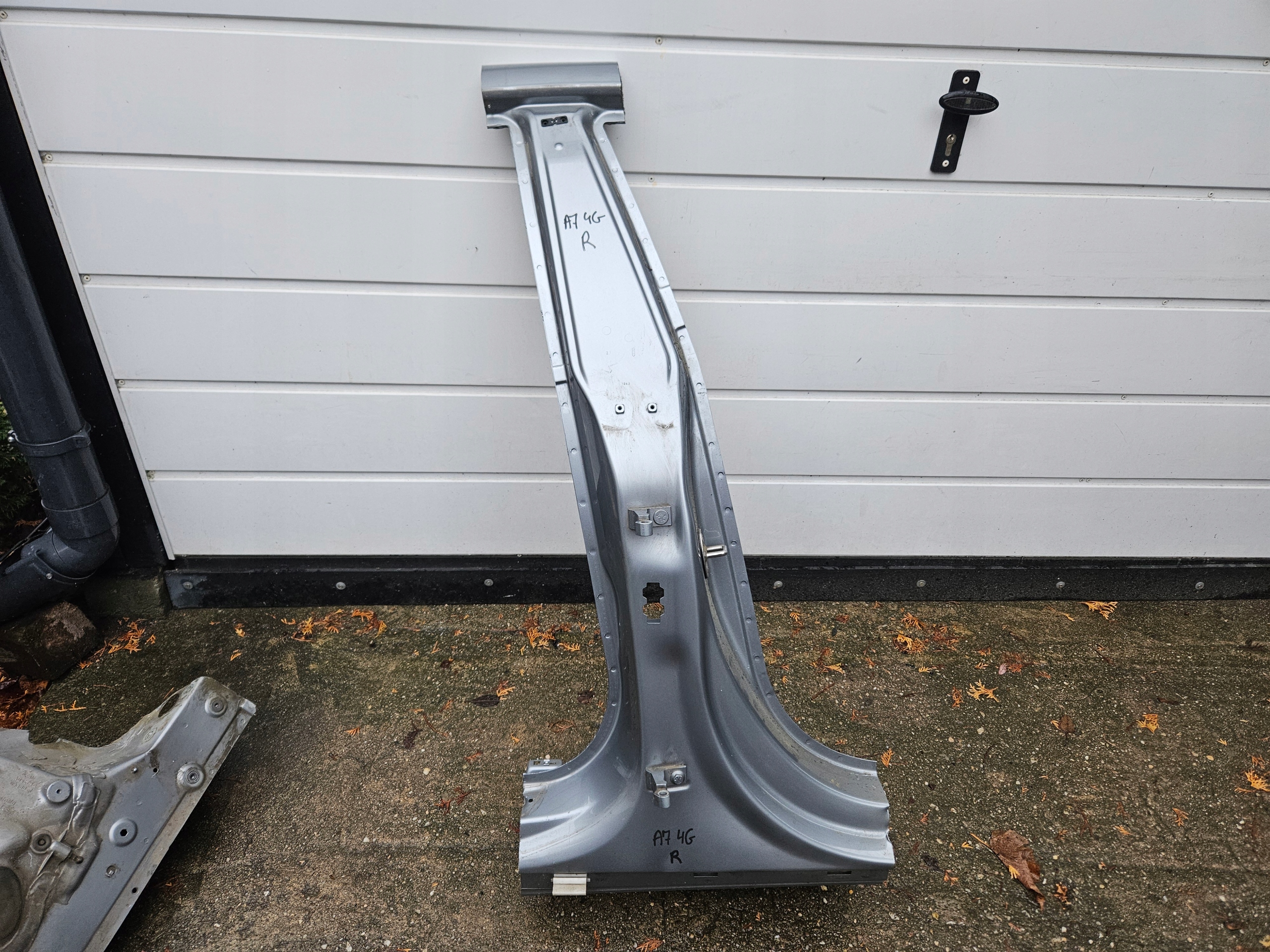 pillar B central right AUDI A7 4G C7 2012-2018 threshold