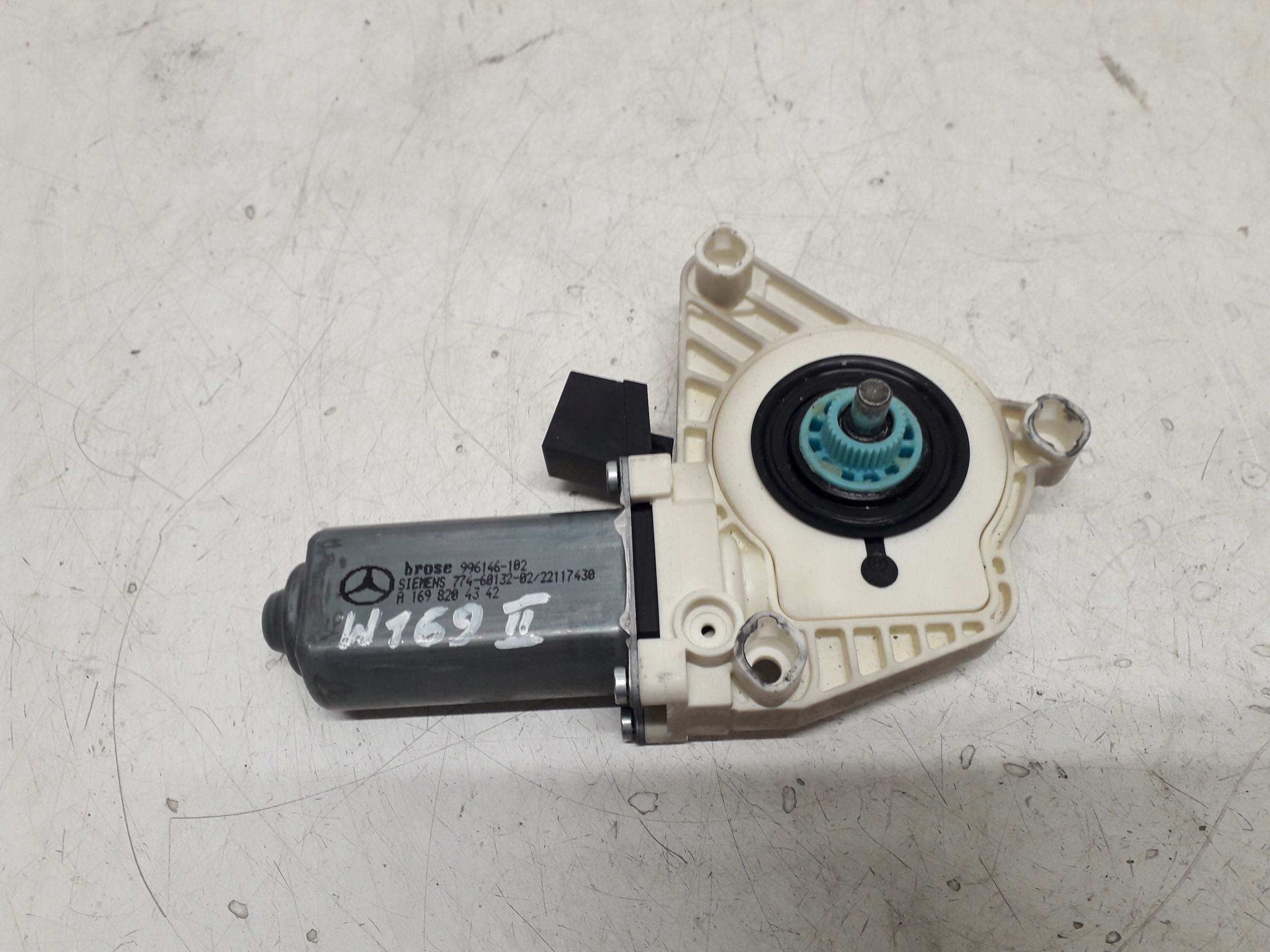 MERCEDES A W169 04-12 SILNICZEK SZYBY LEWY PRZÓD 1698204342