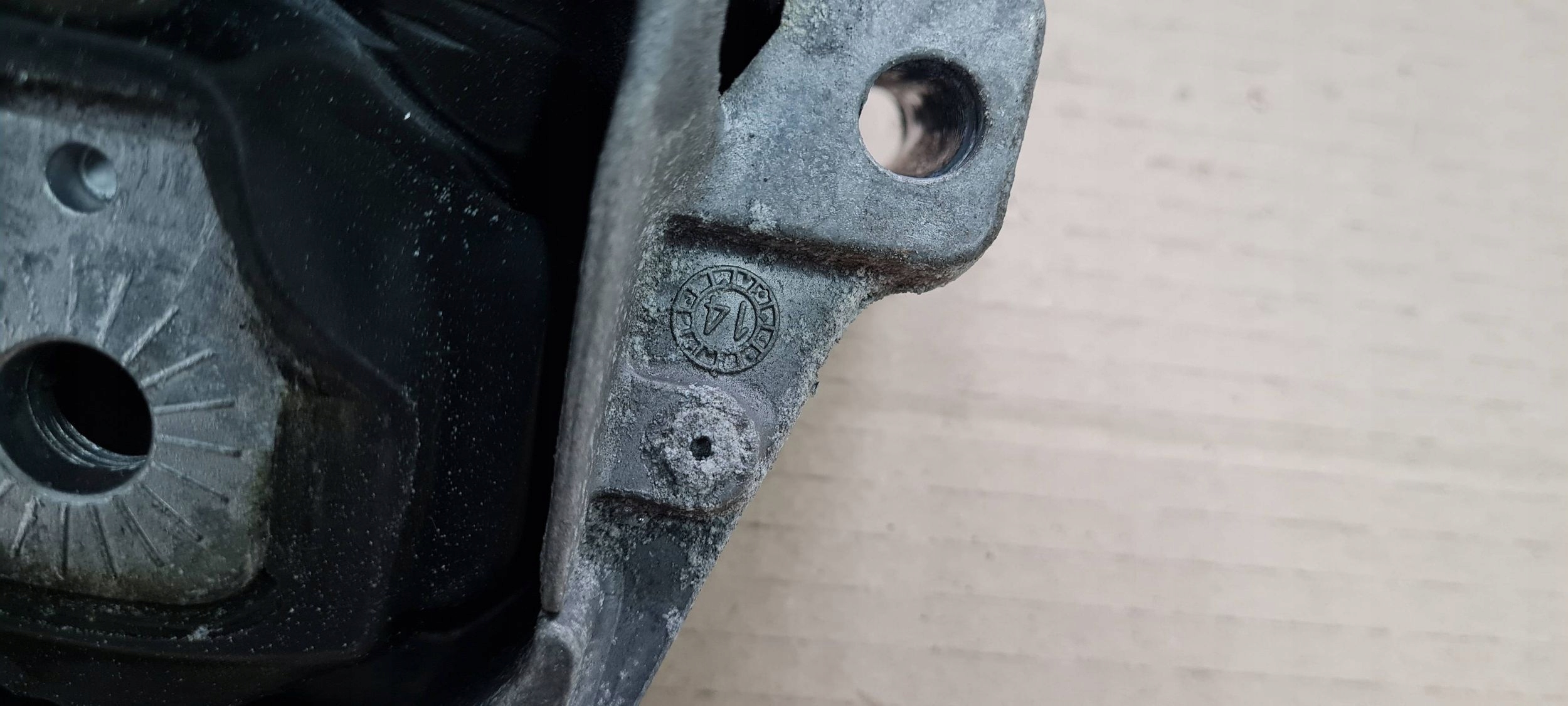 A6 C7 4G LIFT engine mount right 2.0 TDI 8R0199381B A4 B8 A5 Q5