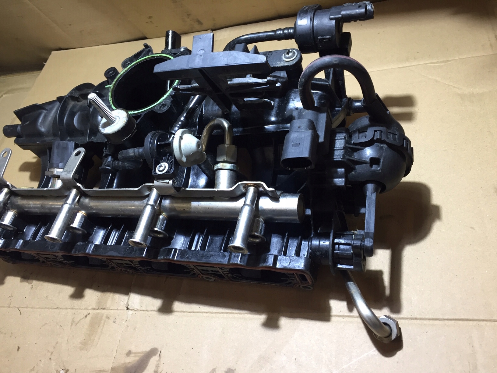 A4 B8 A5 8T 2.0 TFSI intake manifold 06H133185AE