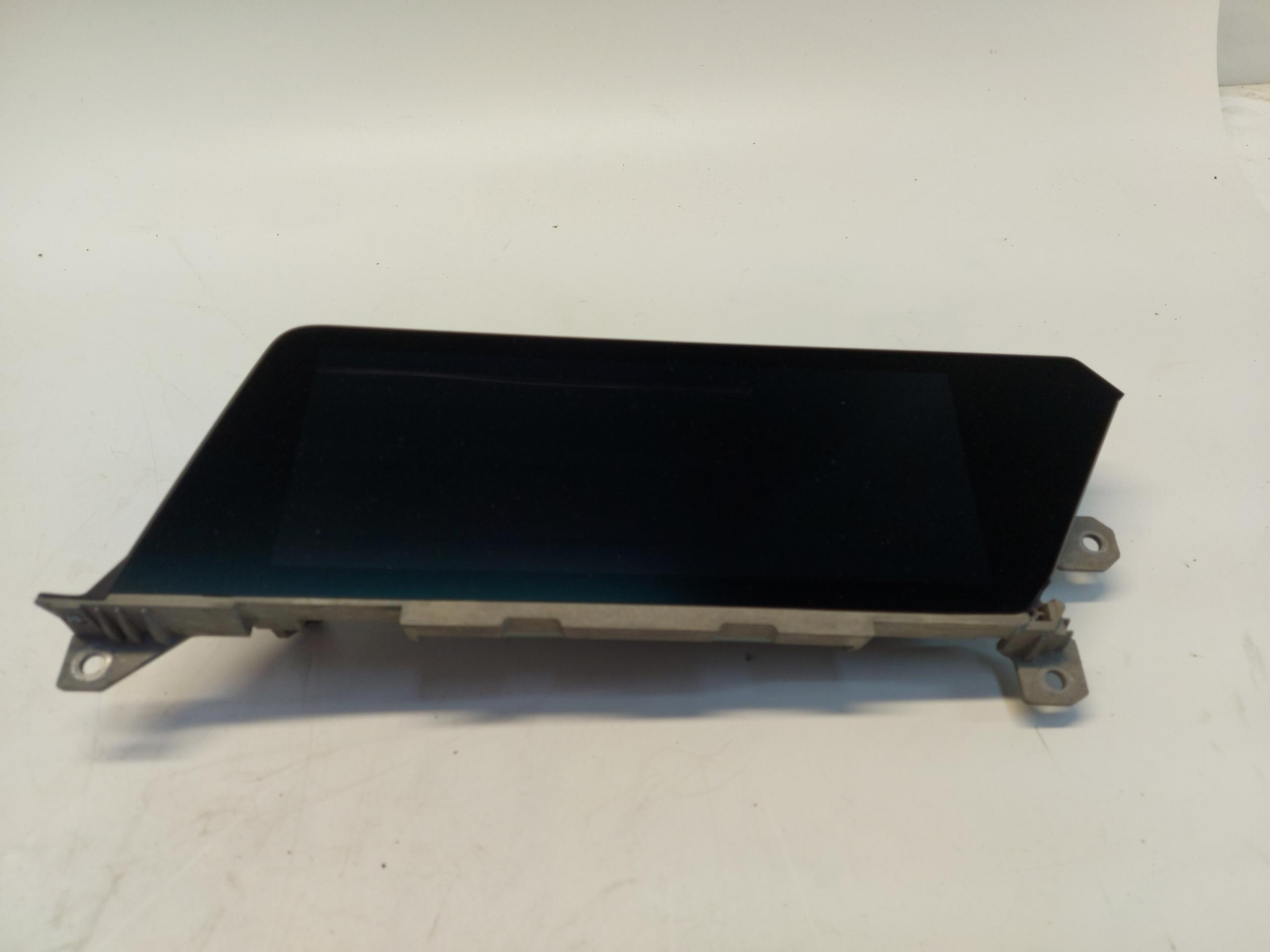 BMW F40 M135i display navigation devices 5A065D4