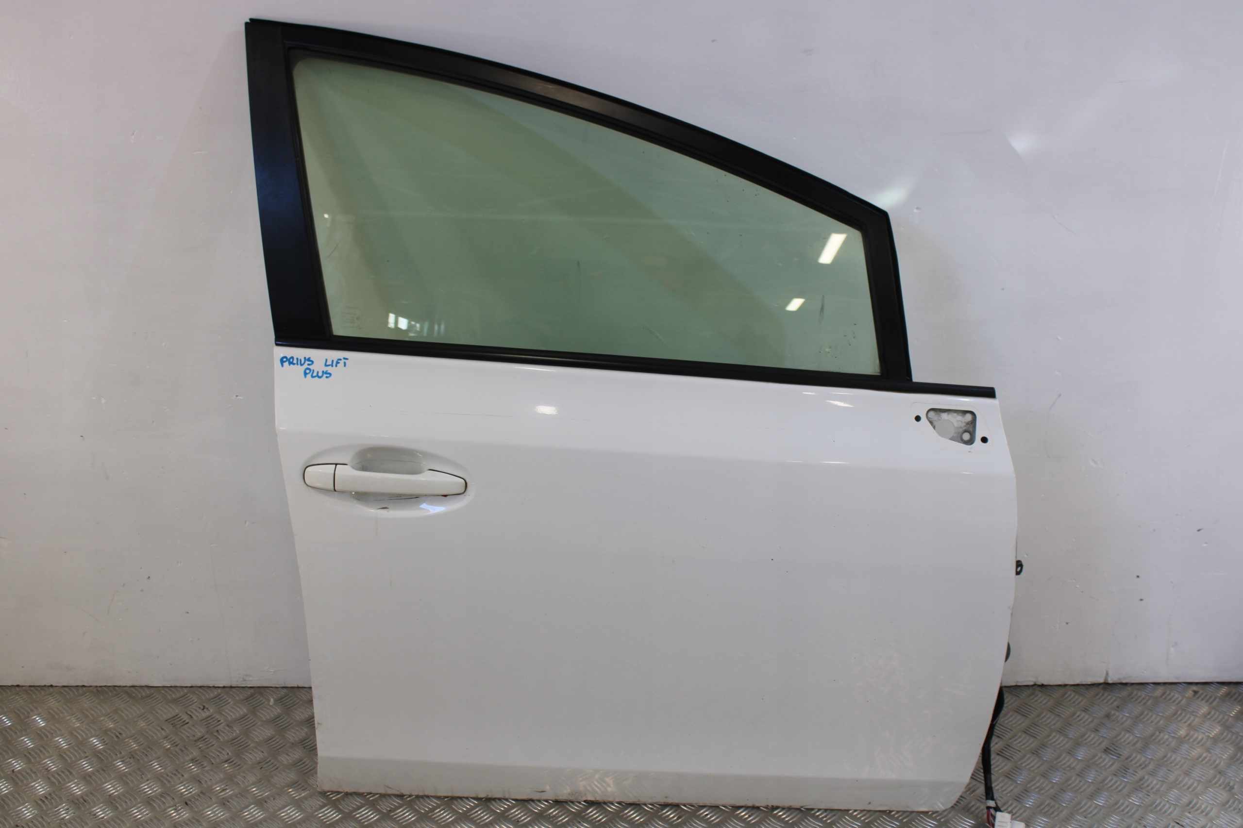 door right front right front complete TOYOTA PRIUS + plus LIFT