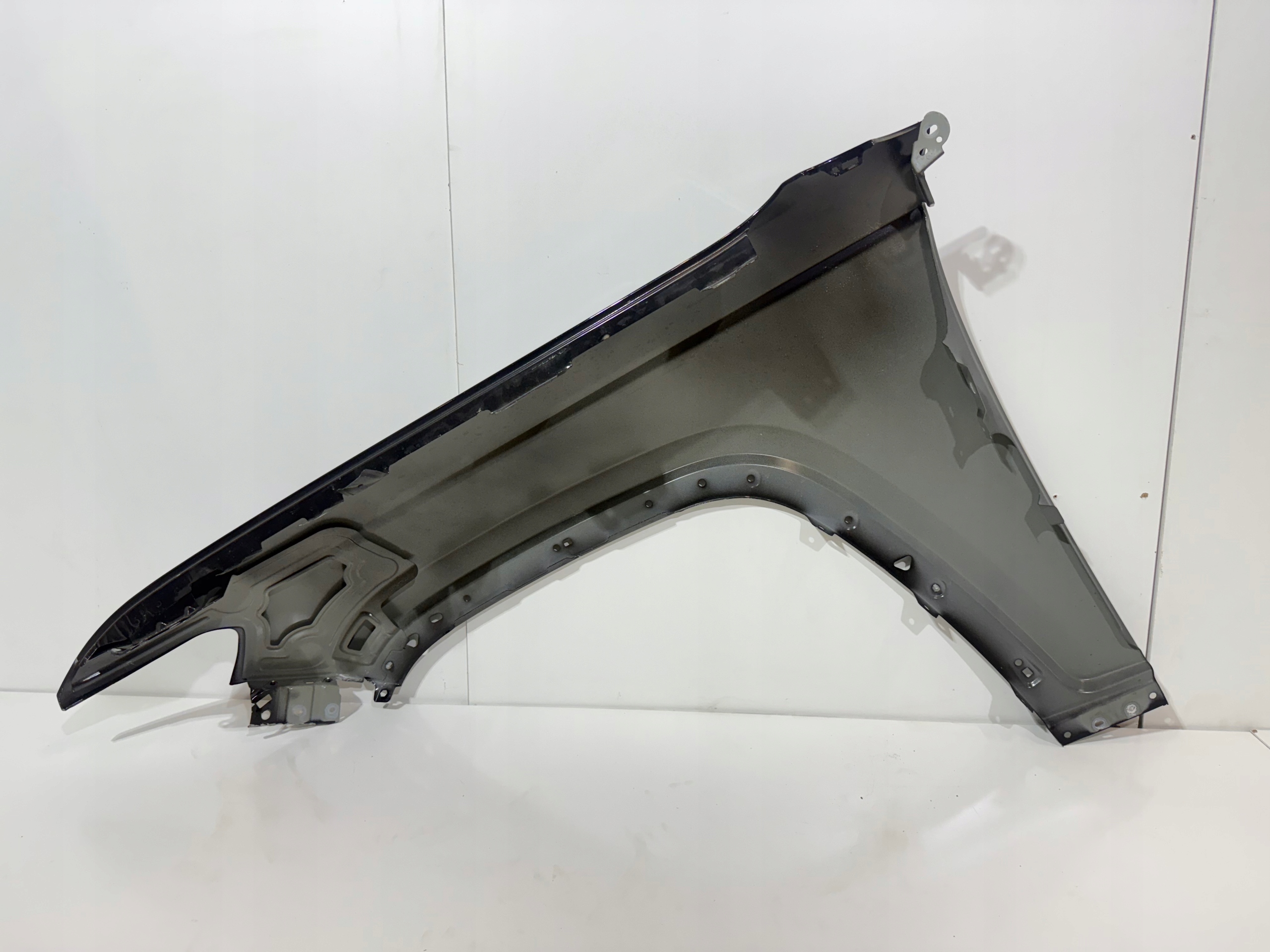 BŁOTNIK PRZEDNI PRZÓD PRAWY JEEP GRAND CHEROKEE WL 2021-2024 Strona zabudowy przód - prawa