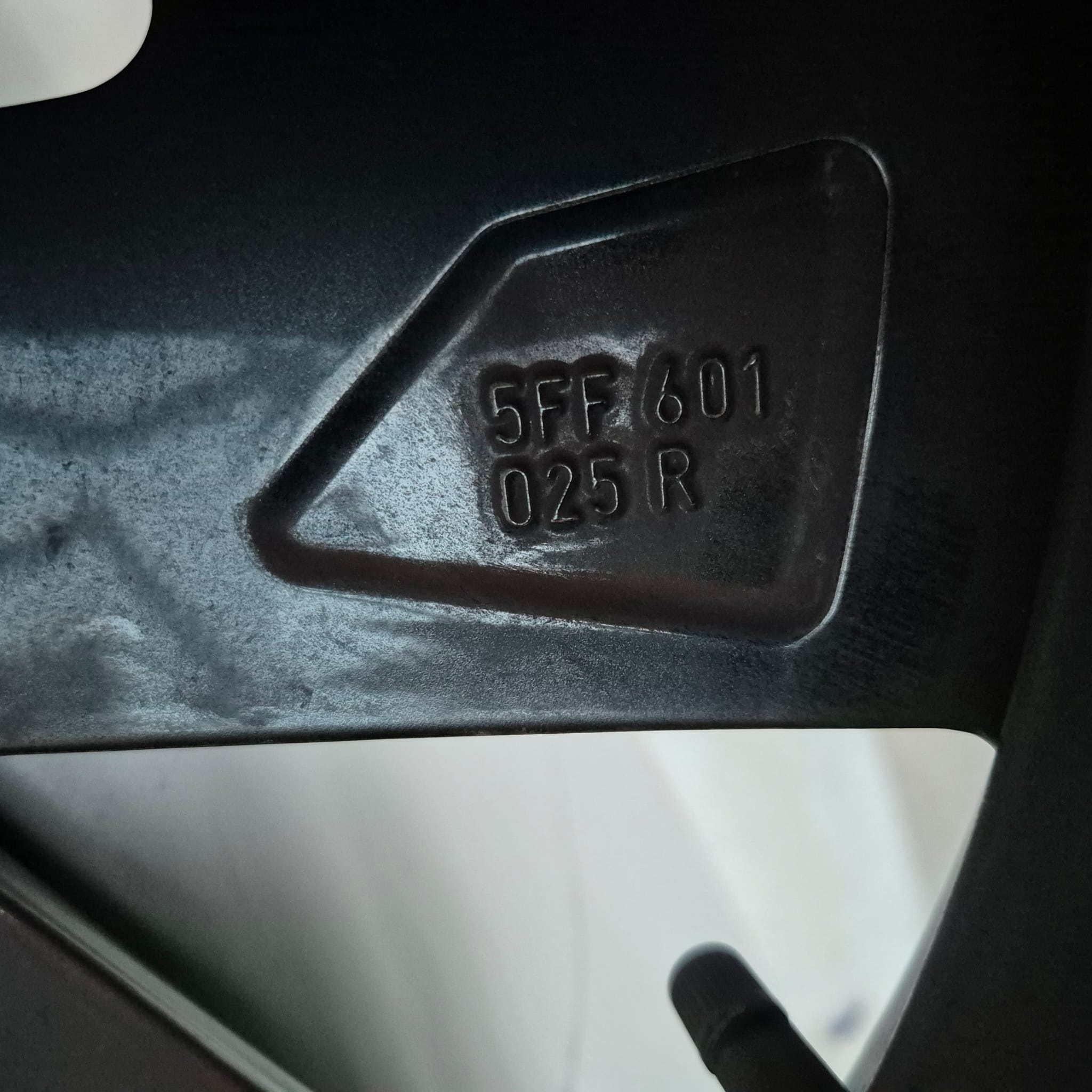 CUPRA 5FF601025R 8J-NX19H2 ET40 19" disk hliníkový