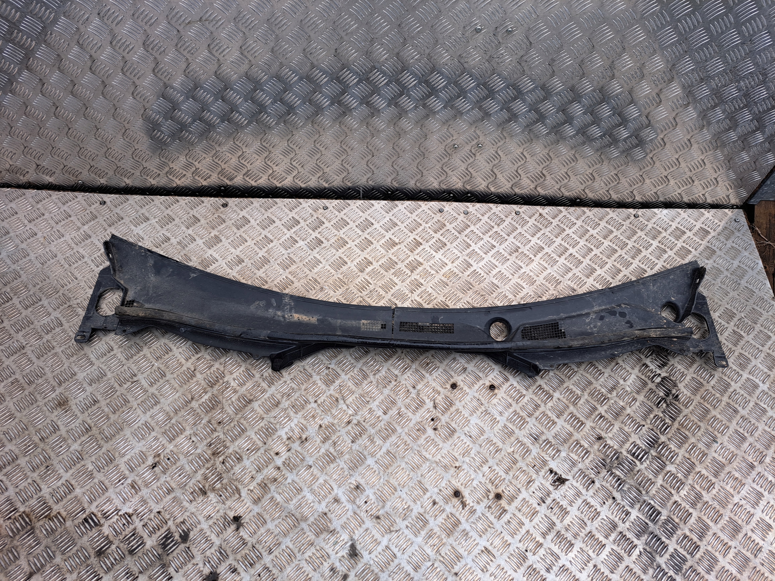 INFINITI Q60 S 2017 R PODSZYBIE Producent części Infiniti OE