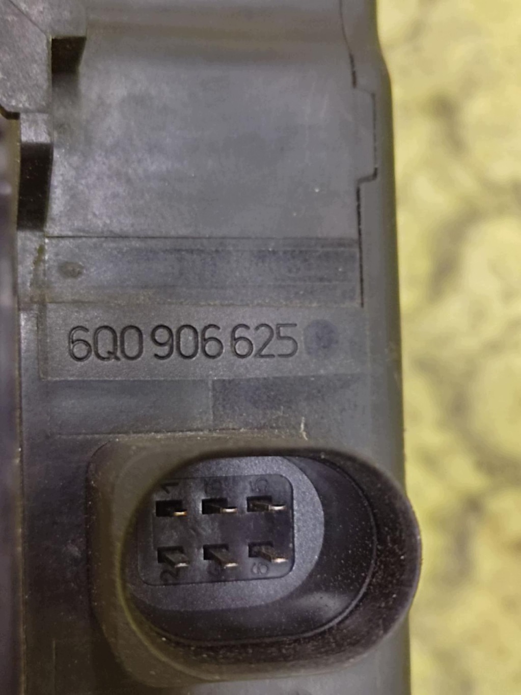 SEAT IBIZA III 1.9 D Sensor MAGNETYCZNY 6Q0906625