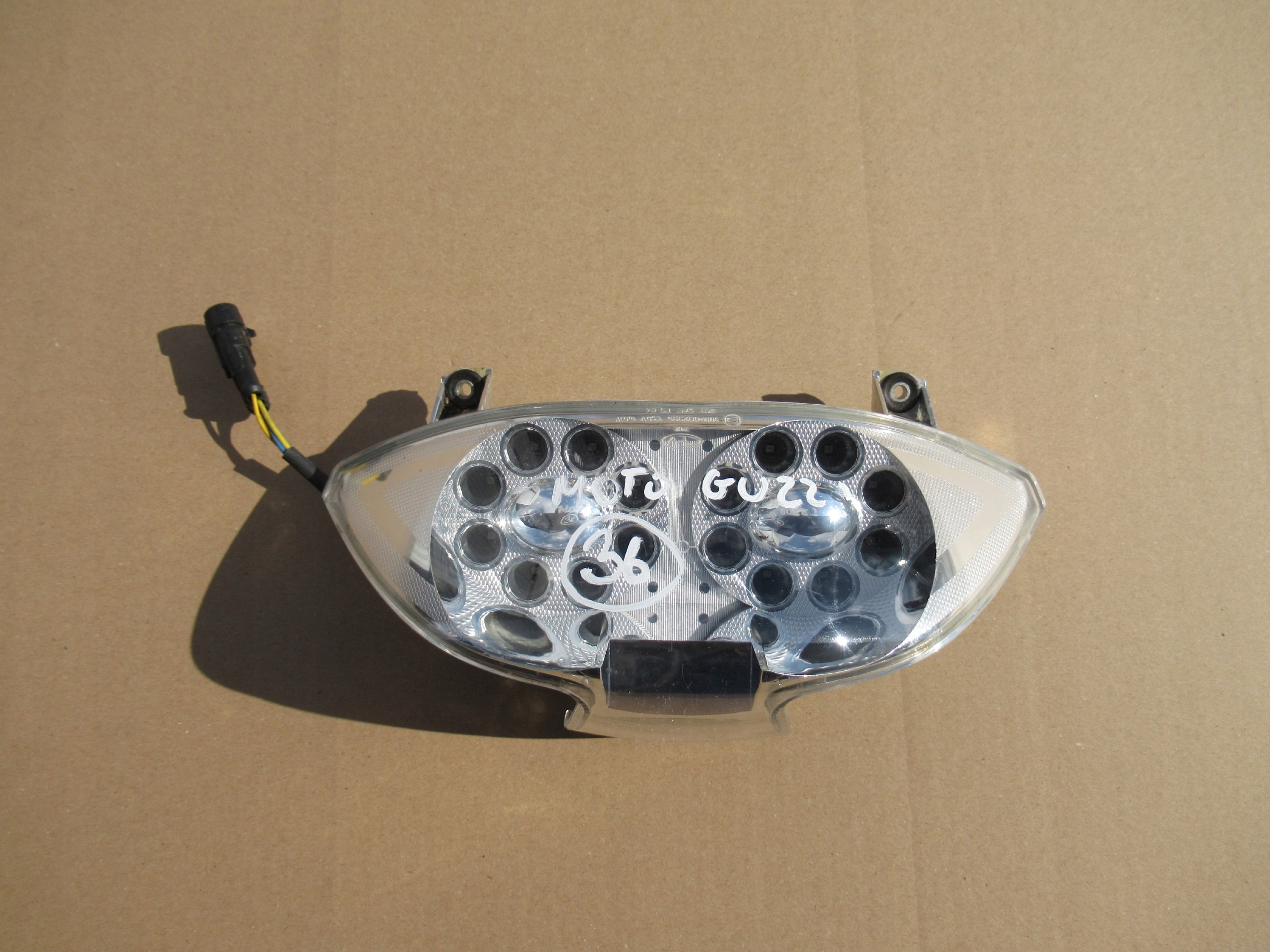 MOTO GUZZI NORGE 1200 ЗАДНИЙ ФОНАРЬ БЕЛЫЙ 3048103