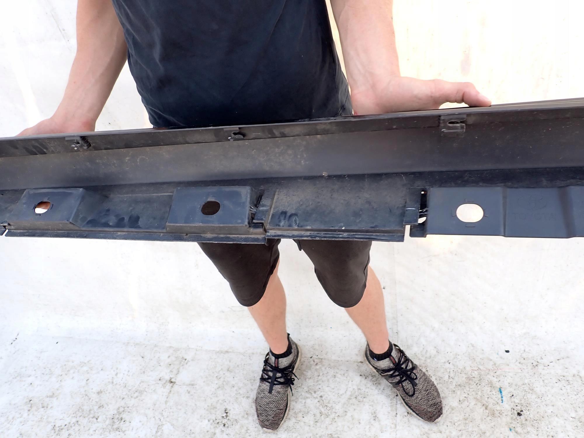 TOYOTA AVENSIS III 3 09-15 threshold right moulding threshold right