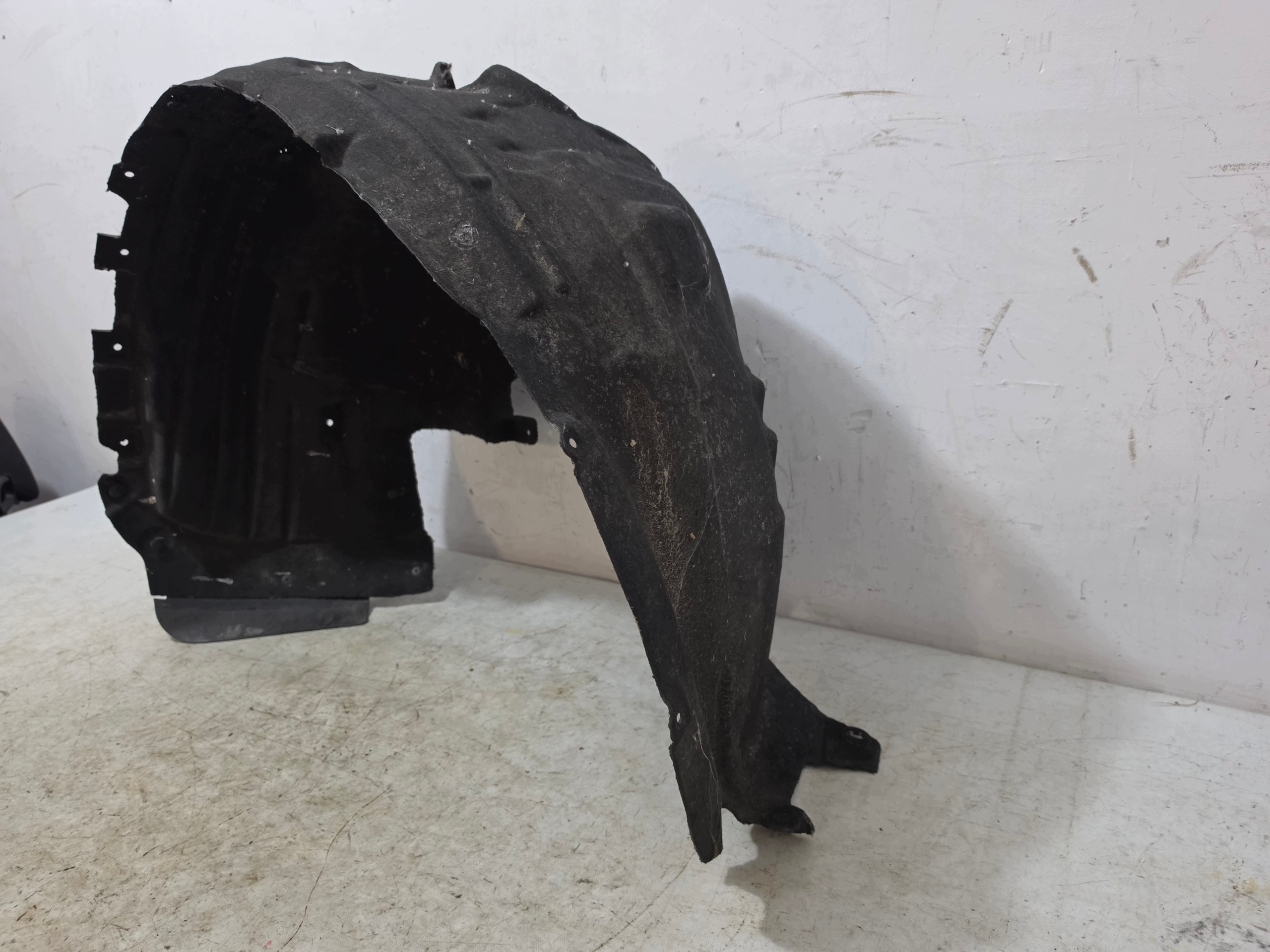 FORD EXPLORER 2020 - mudguard left front front LB5B-S16035-BF _