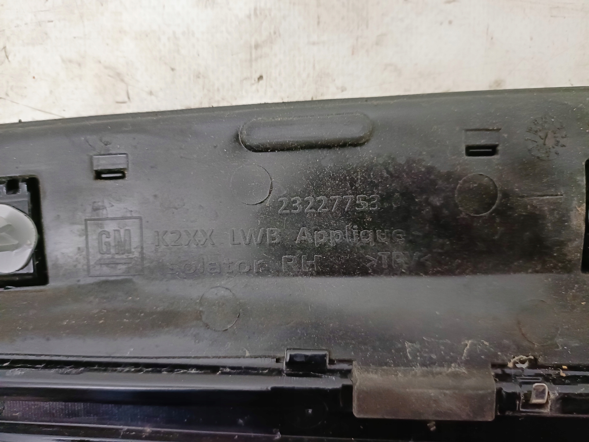CADILLAC ESCALADE IV 15- moulding front RH 23227753
