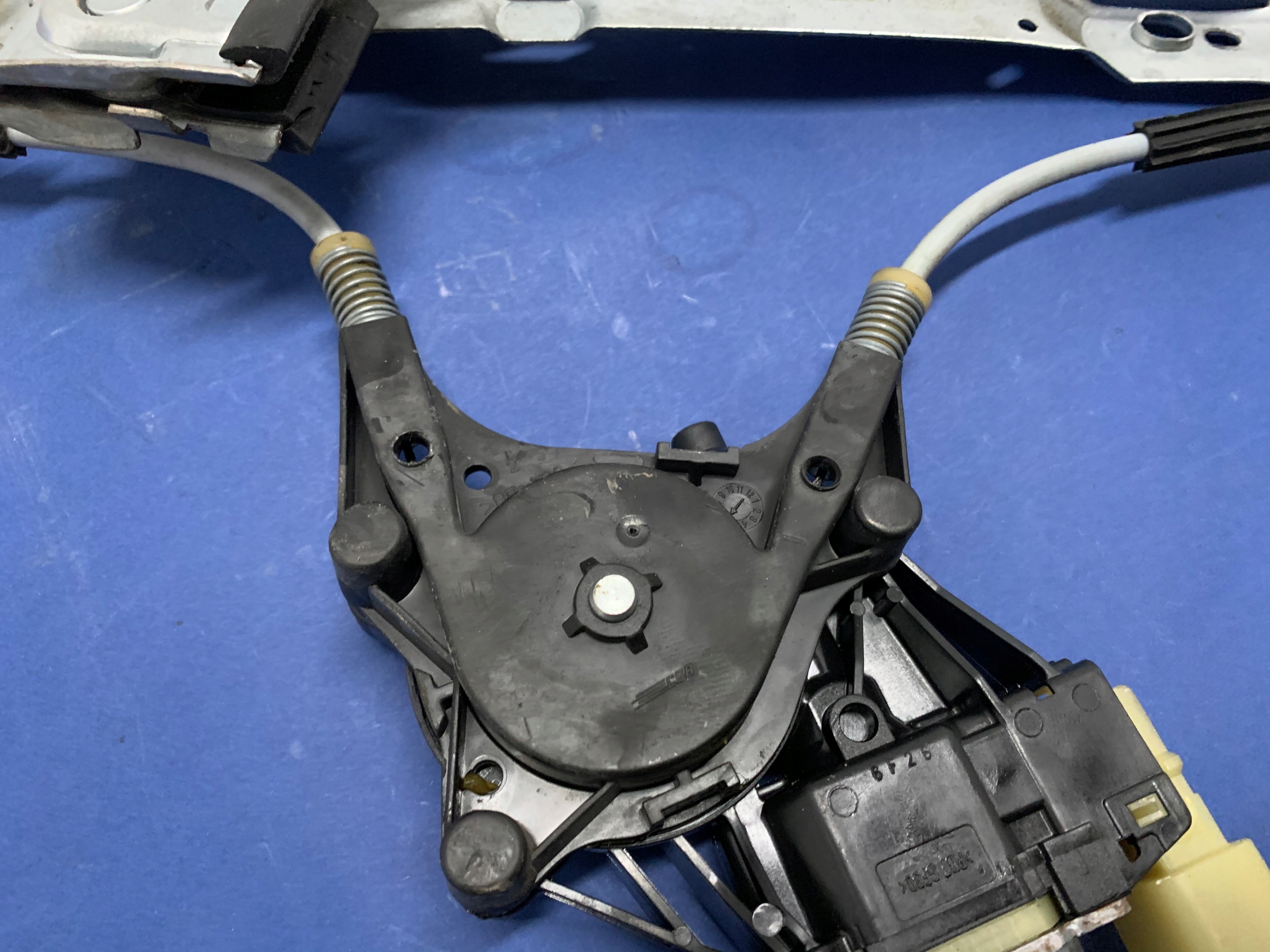 lift mechanism lifting windows right front Fiesta MK7
