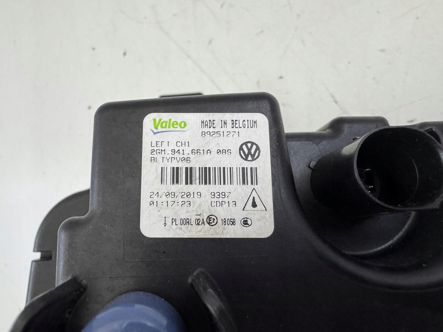 vw левый ГАЛОГЕН led 2GM941661A