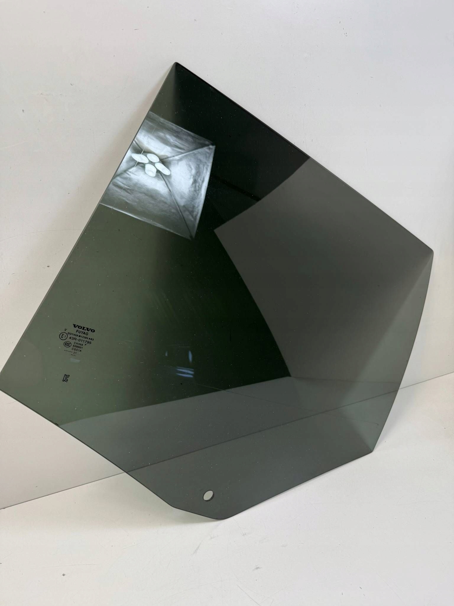 Volvo V60 II 2021 window rear left