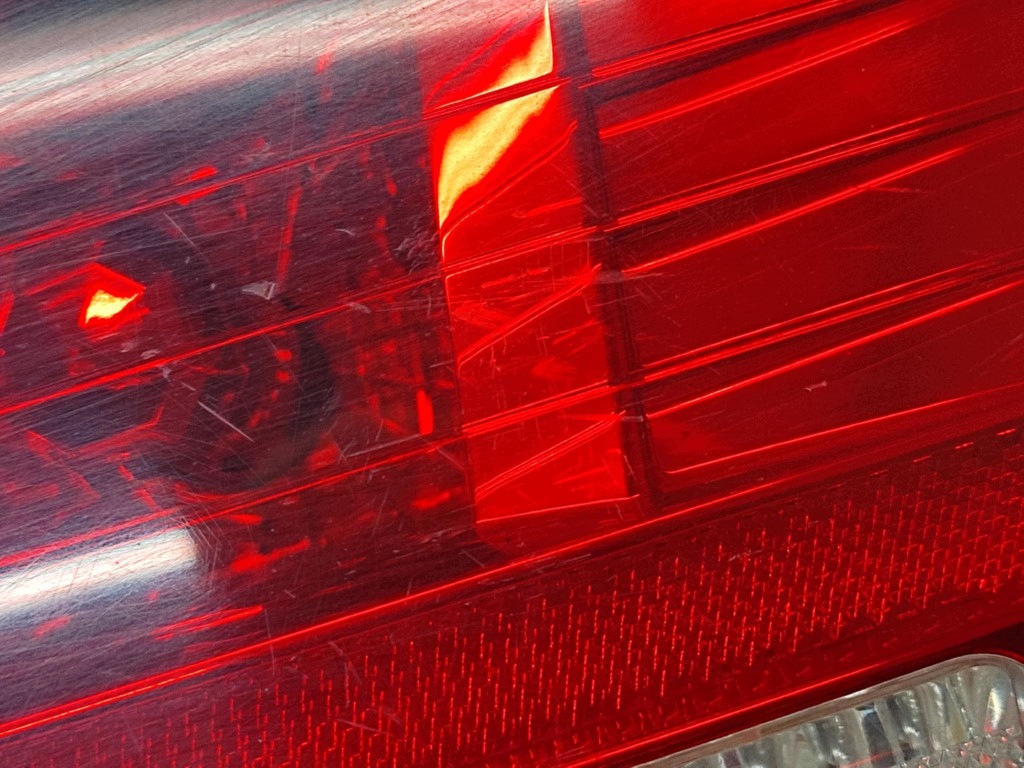 KIA MAGENTIS light right rear part to the bonnet