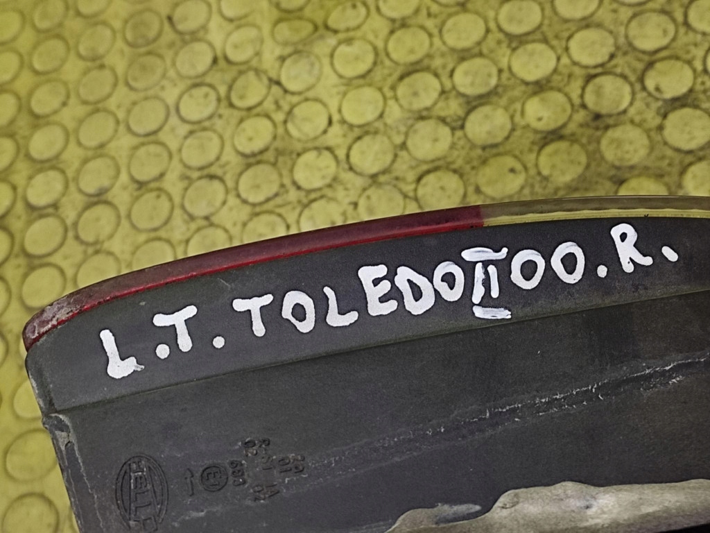 SEAT TOLEDO II light left rear part 1M5945095B