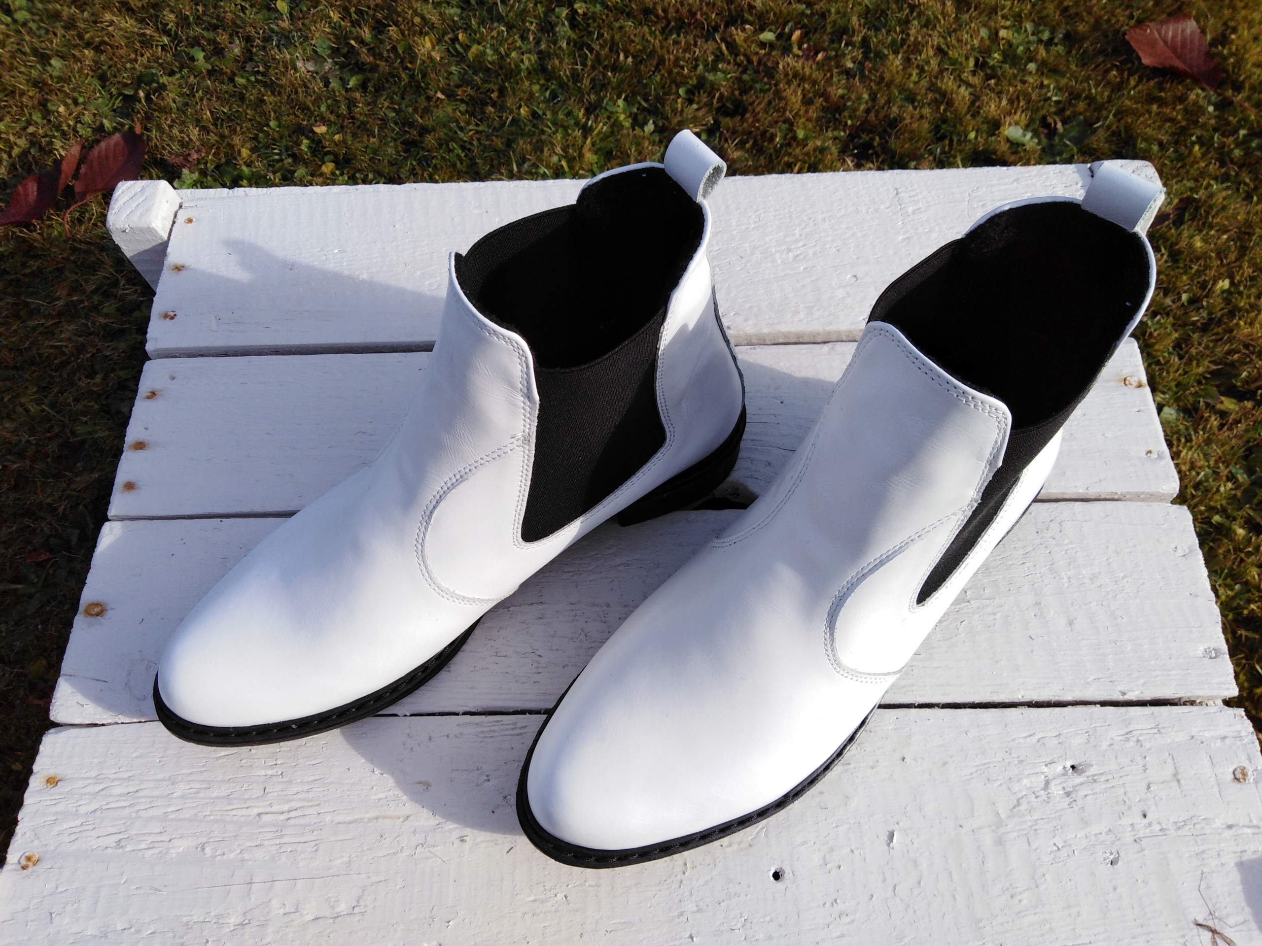 43 BIAŁE BOTKI DAMSKIE SKÓRZANE NA PŁASKIM OBCASIE OCIEPLANE SZTYBLETY Płeć kobieta