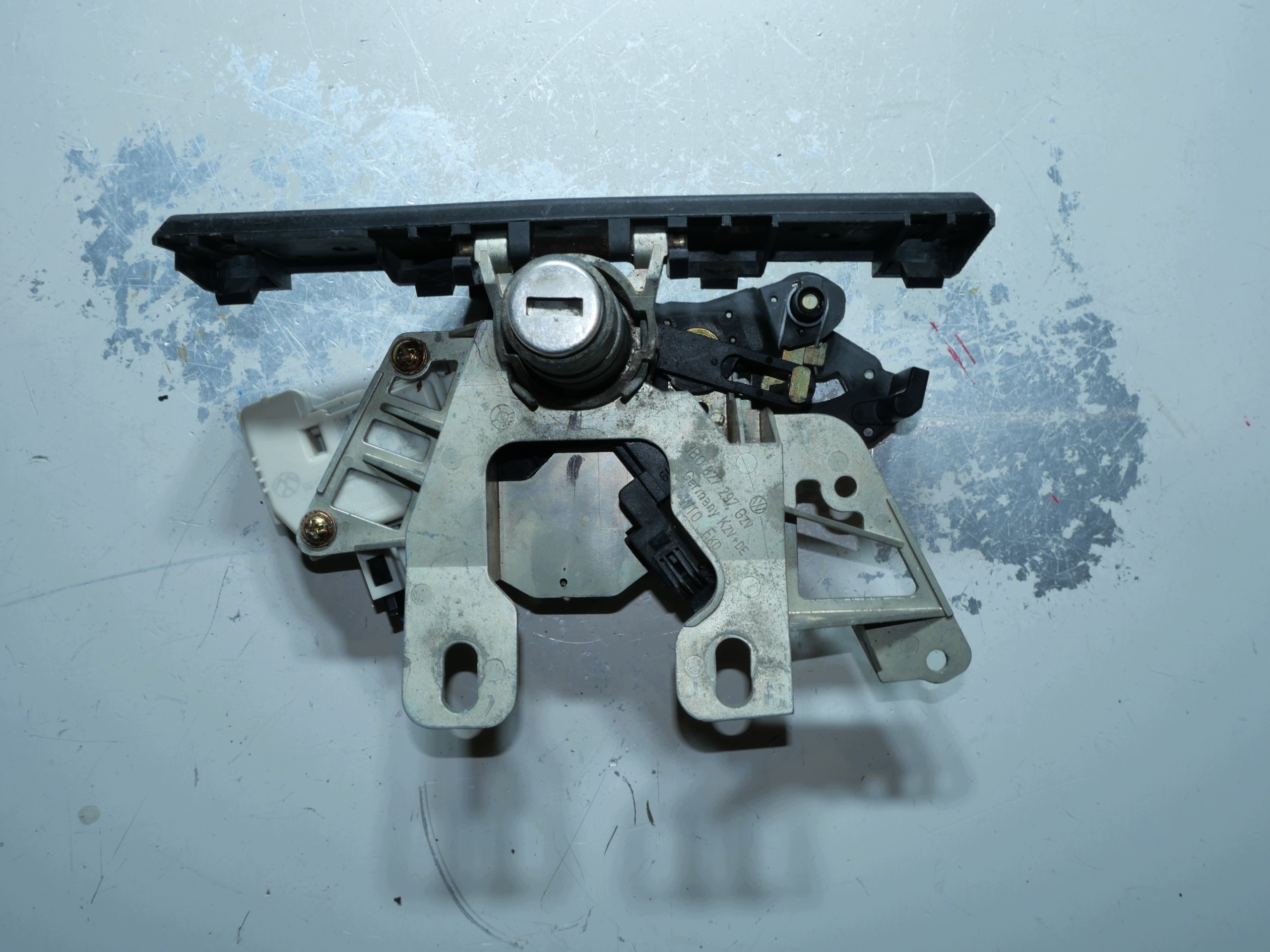 lock bonnet boot VW PASSAT B5 3B0827297G