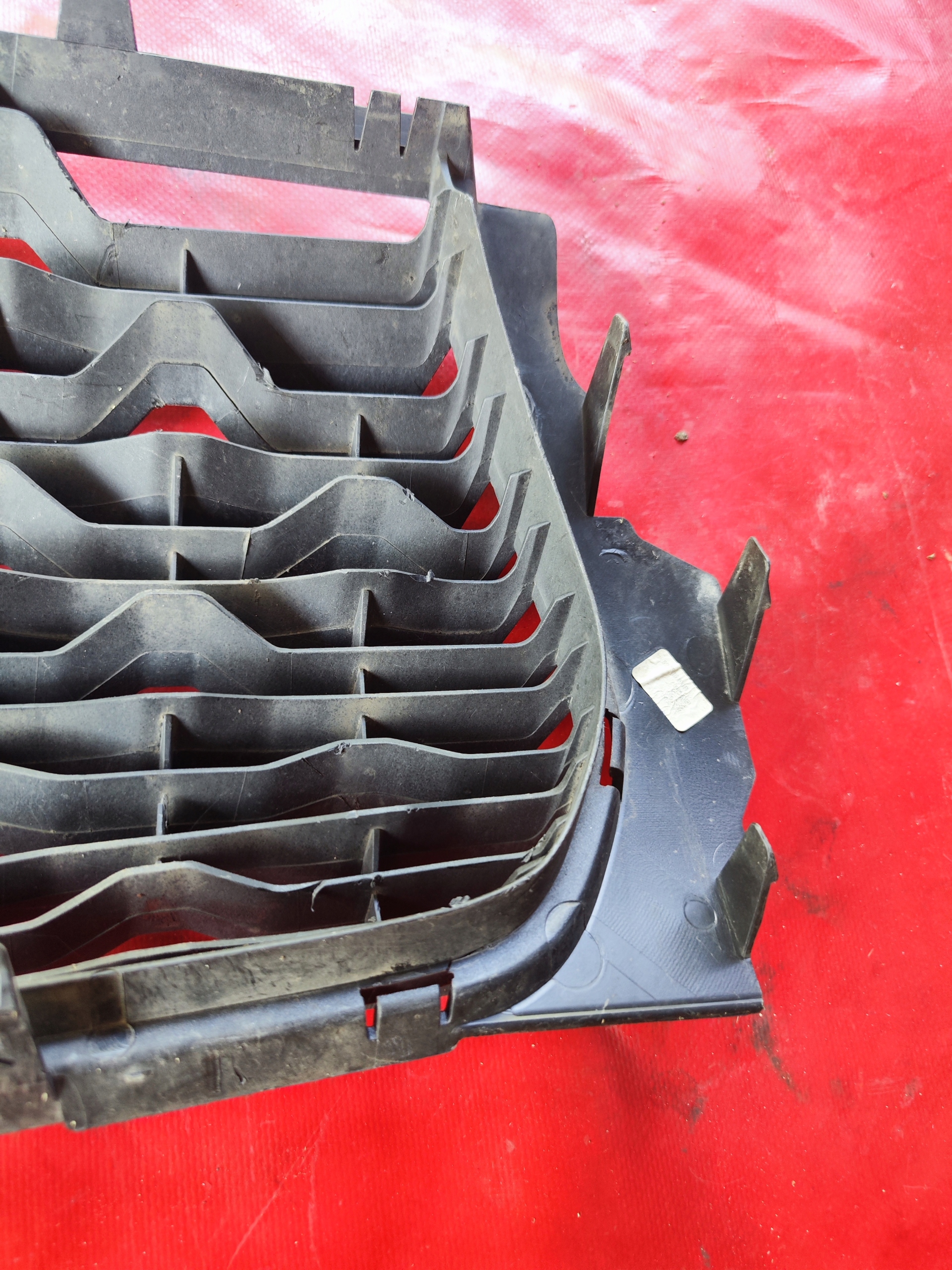 grid of a bumper central front DUSTER II original dacia 622545490r