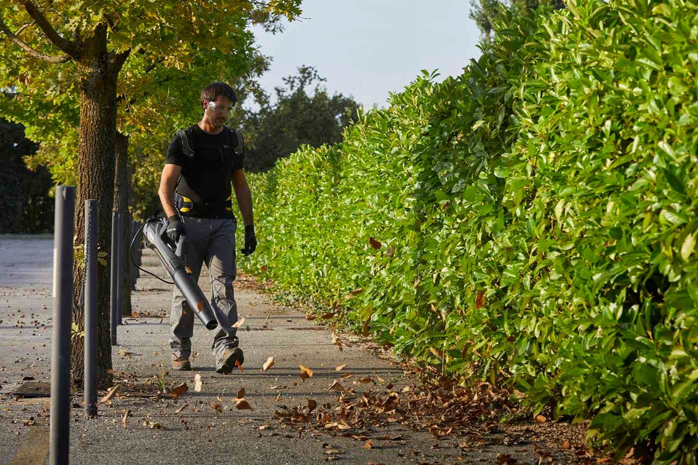 DMUCHAWA do liści AKUMULATOROWA STIGA 48V 200km/h 15,8 m3/min PROFESJONALNA Waga narzędzia 2.85 kg