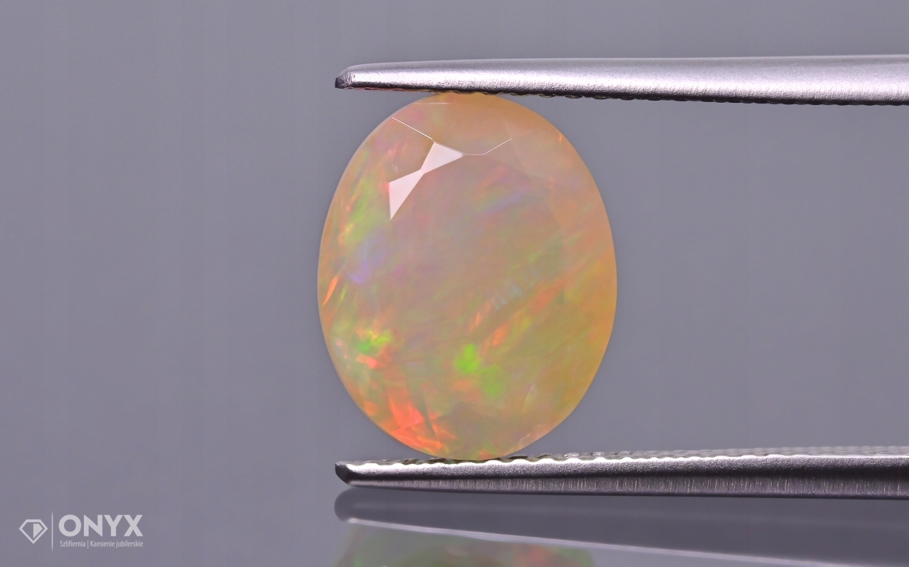 Opal z Etiopie fasetovaný ovál 11,5x9,5 mm