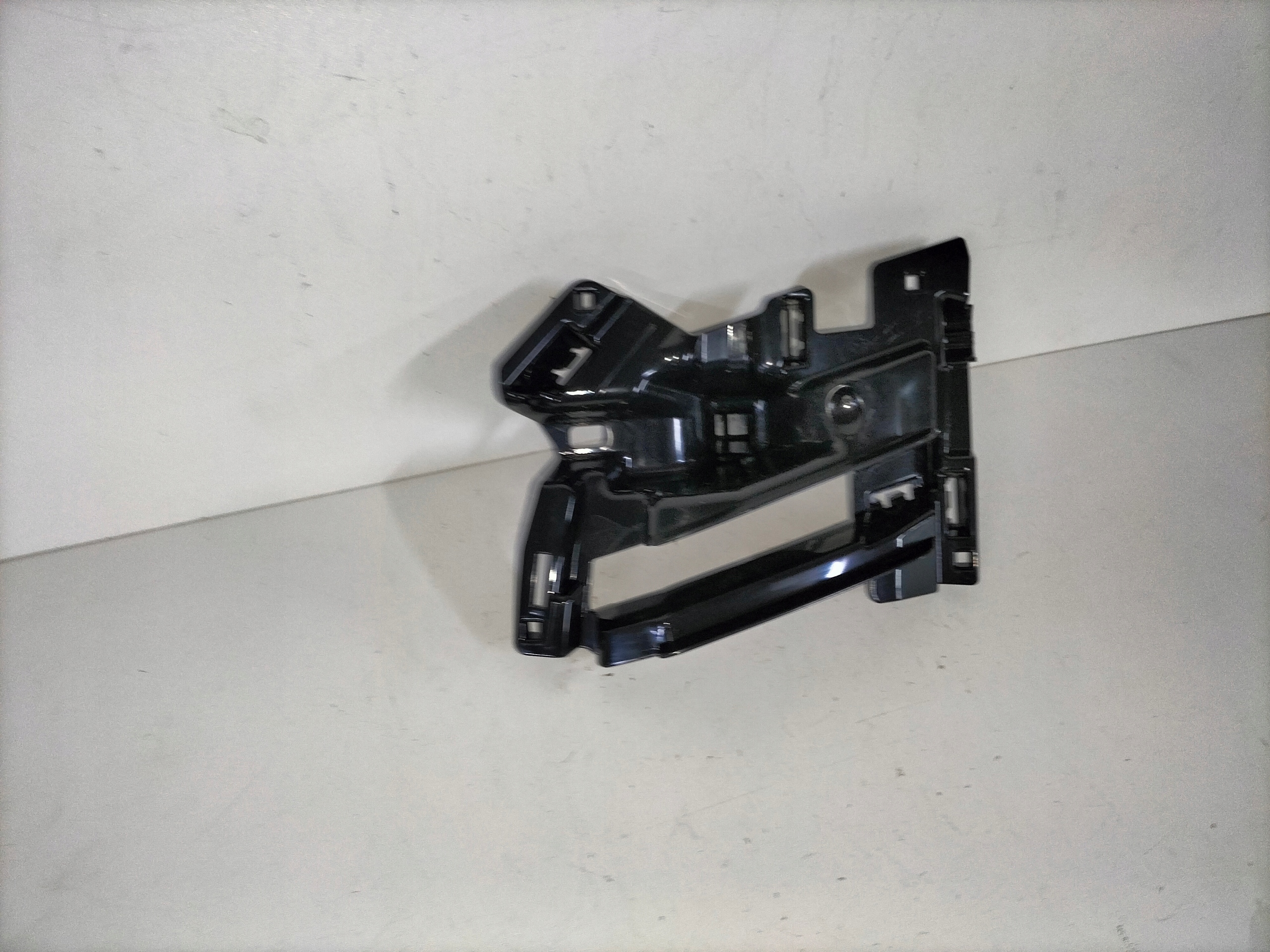 support holder of a bumper front right SKODA KODIAQ 16- below atrape