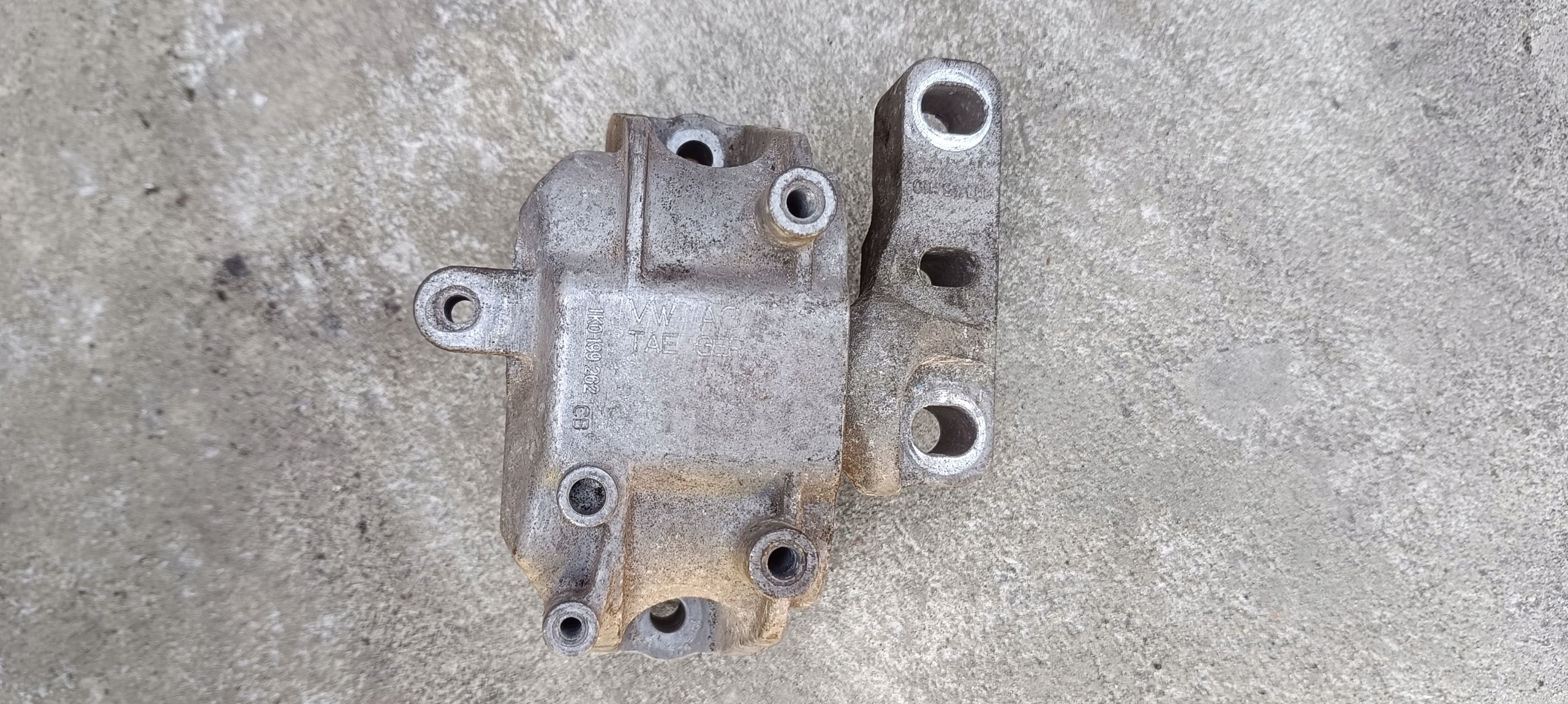 holder engine mount SKODA VOLKSWAGEN 2.0 TDI 1K0199262CB