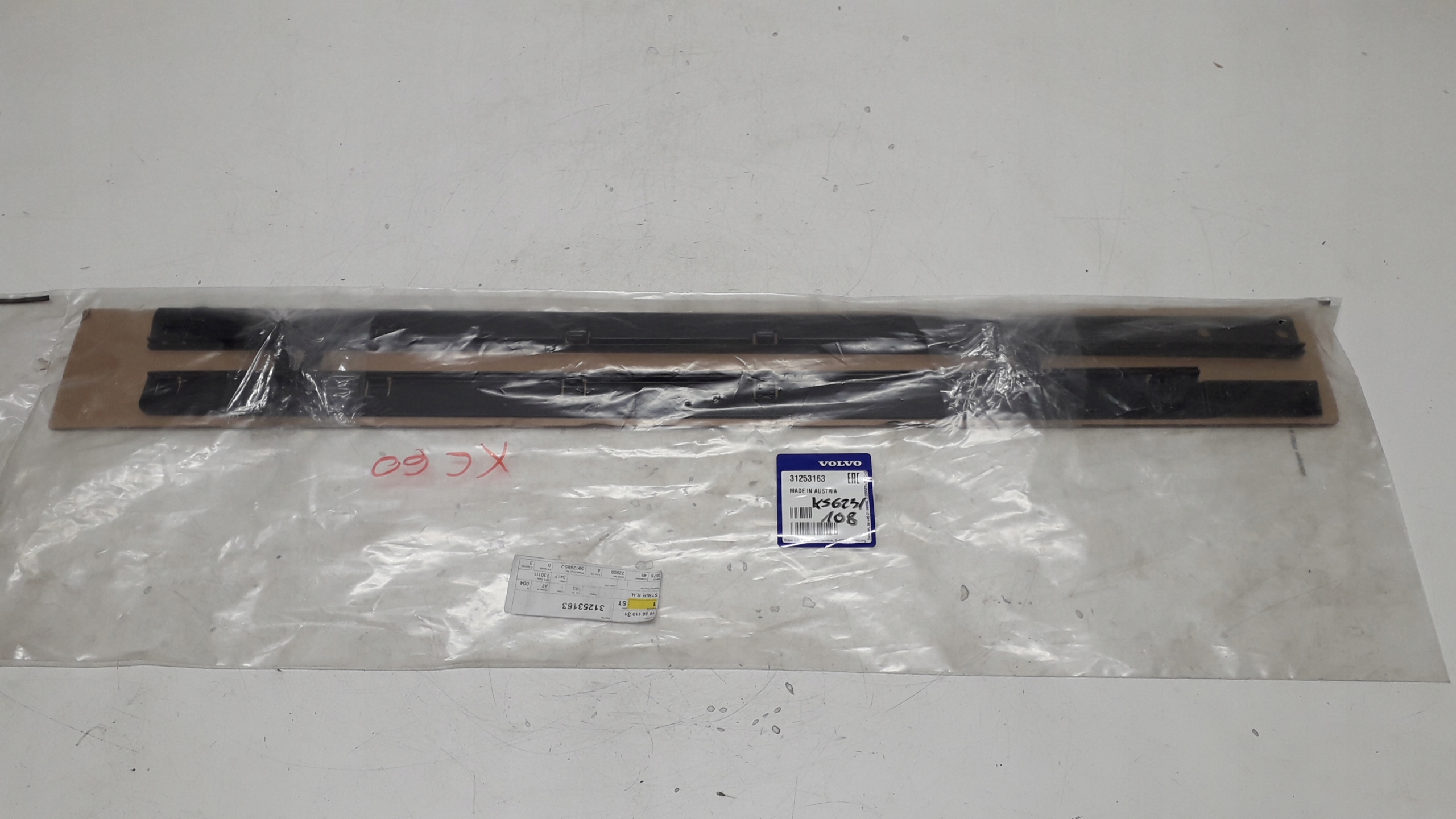 VOLVO XC60 09-17 MOCOWANIE PRAWEJ NAKŁADKI PROGOWE