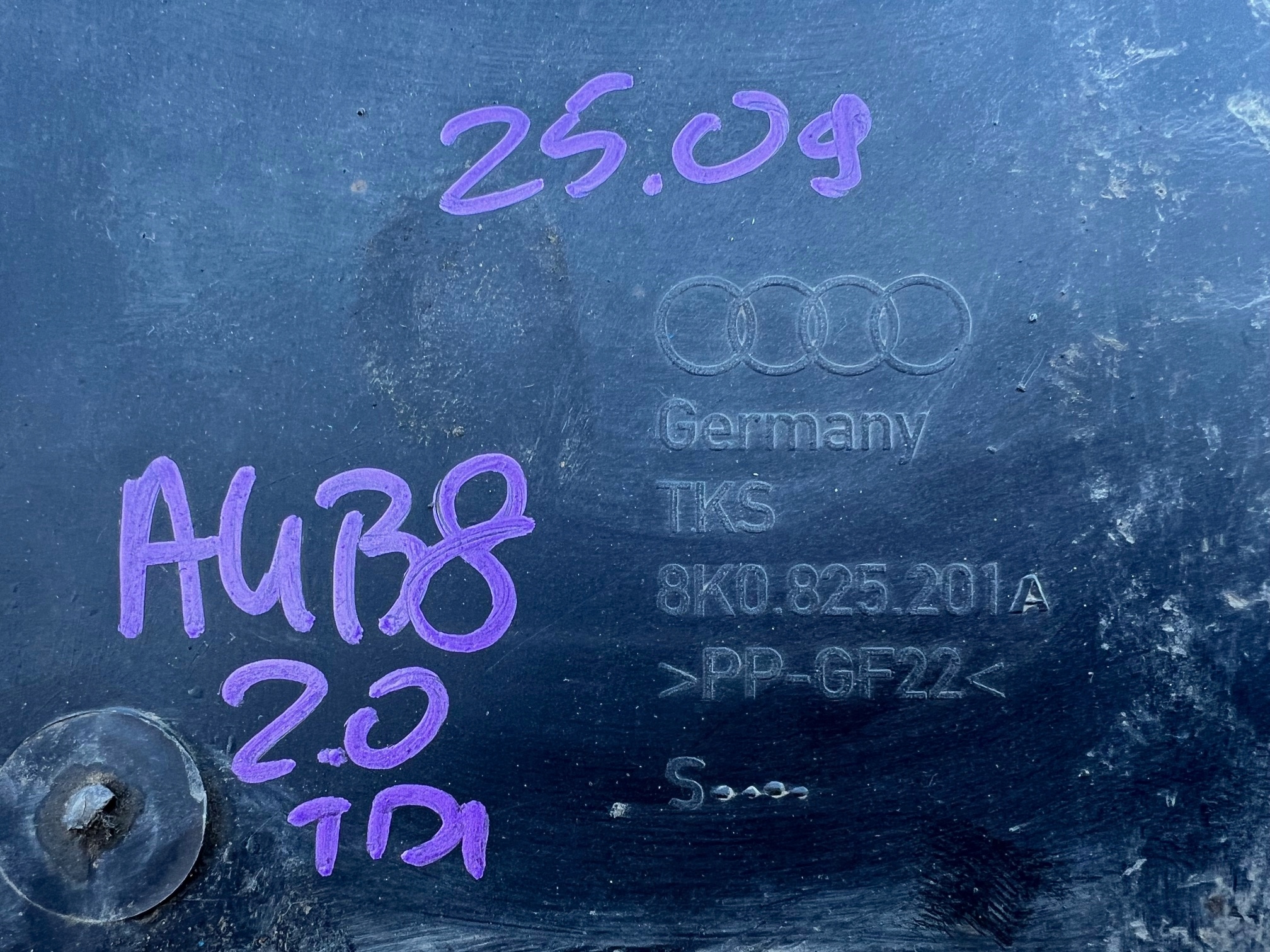 AUDI A4 B8 Blende Abdeckung abdeckung Unterfahrschutz links 8K0825201A