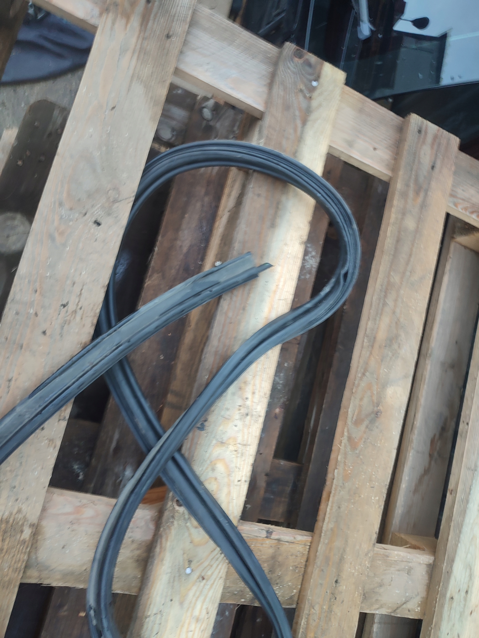 gasket bonnet boot Volkswagen Jetta VI sedan