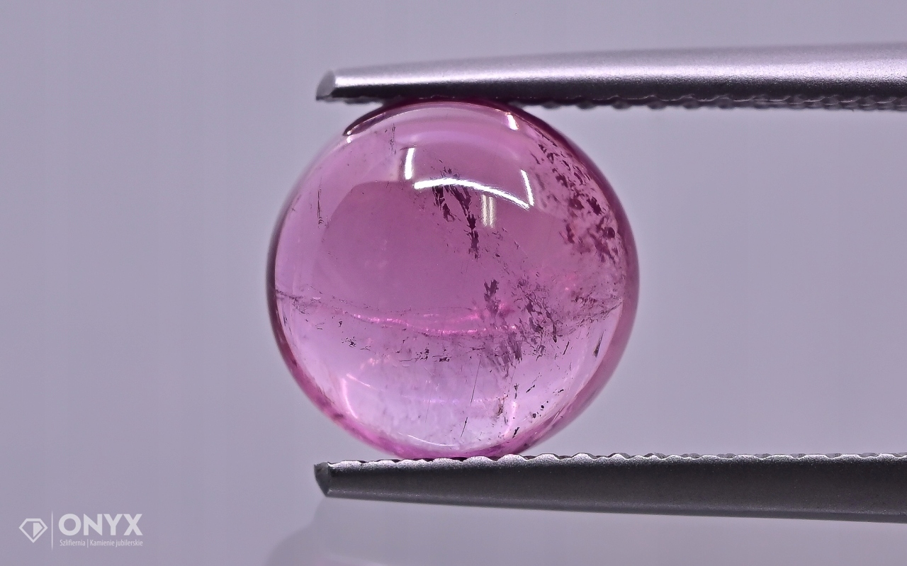 Turmalín kabošon kulatý fi 9 mm