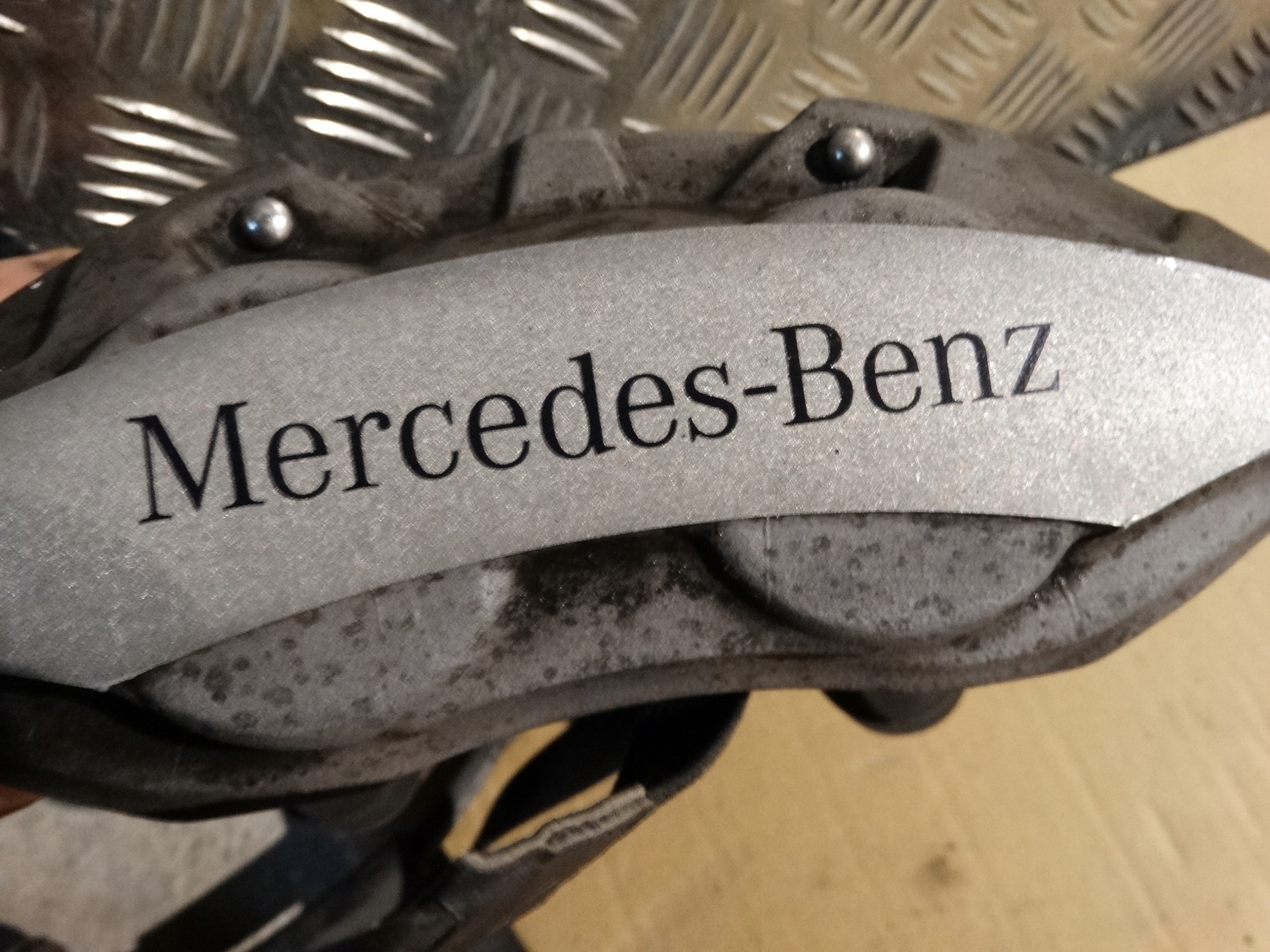 IDEAL caliper brake left front MERCEDES W205 1